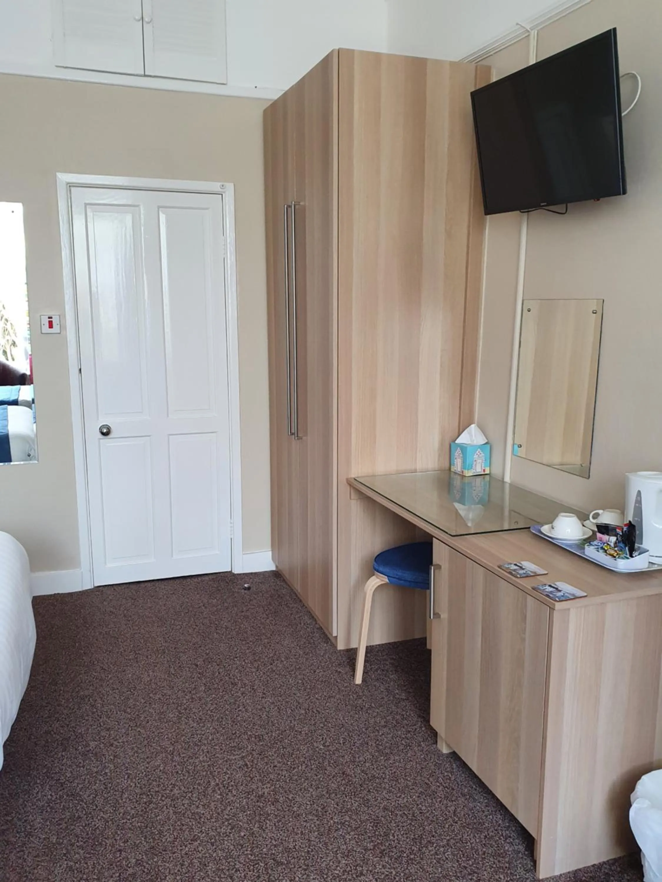 Bedroom, Bed in Grosvenor House Hotel