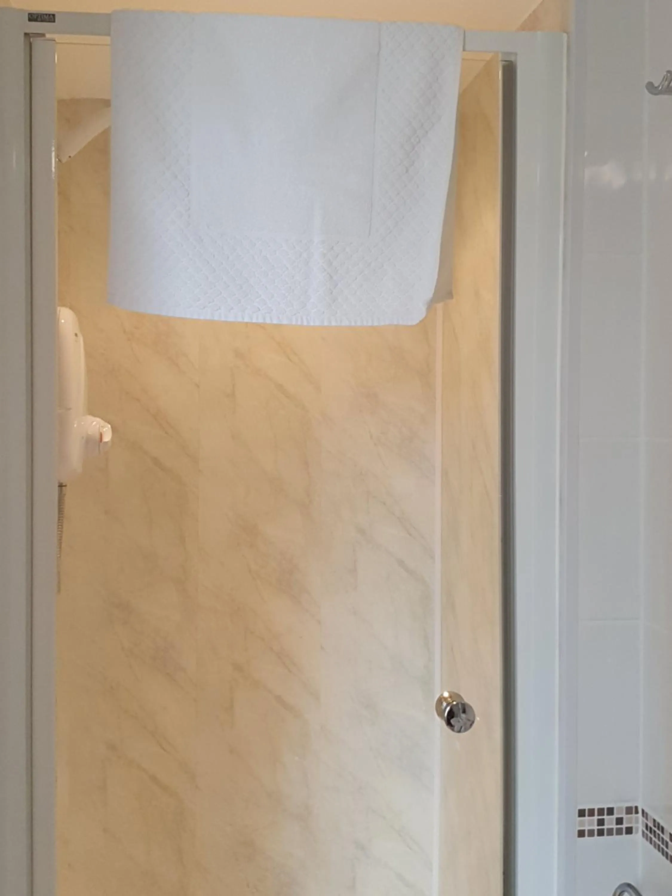 Bathroom in Grosvenor House Hotel