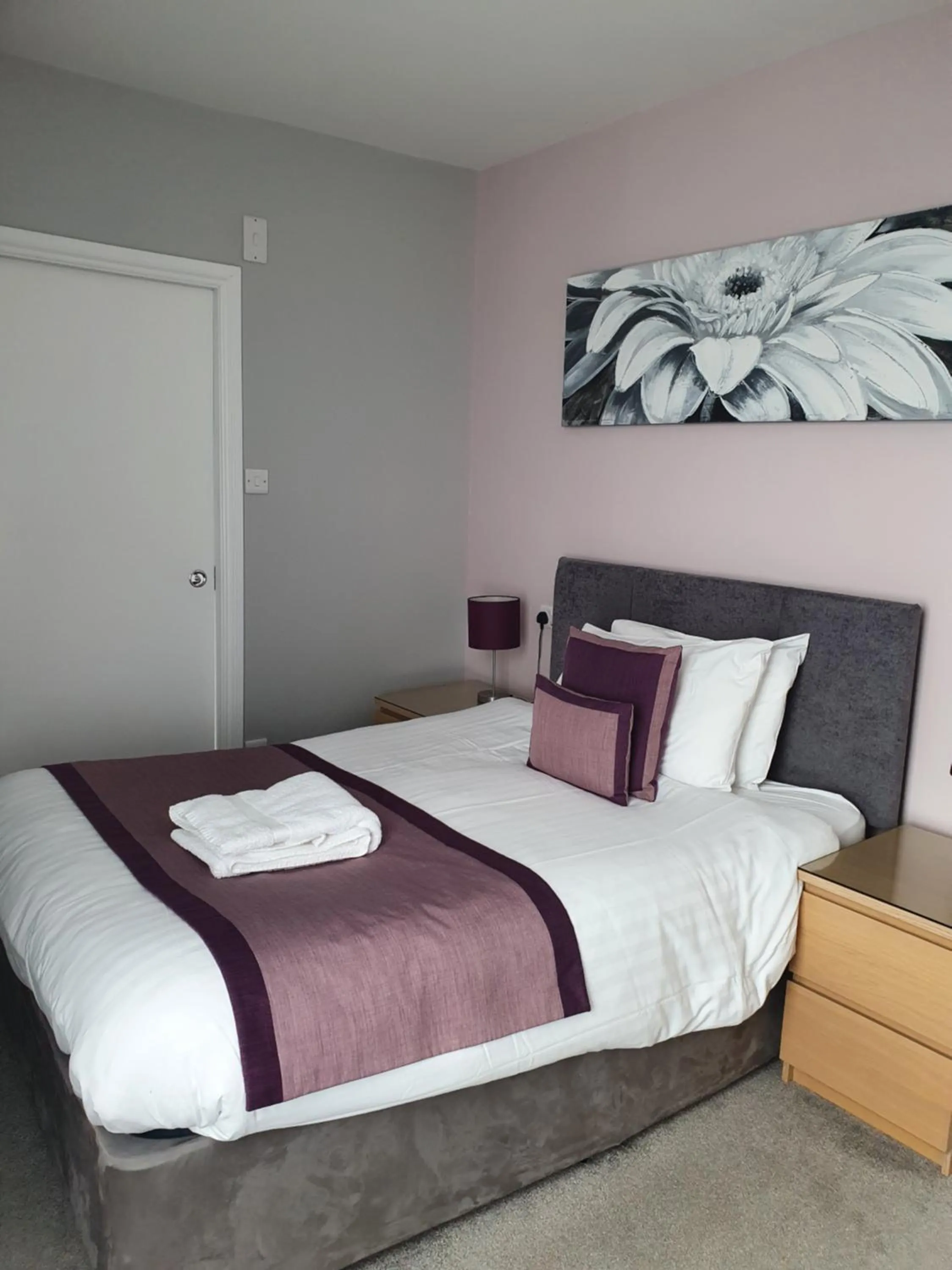 Bed in Grosvenor House Hotel