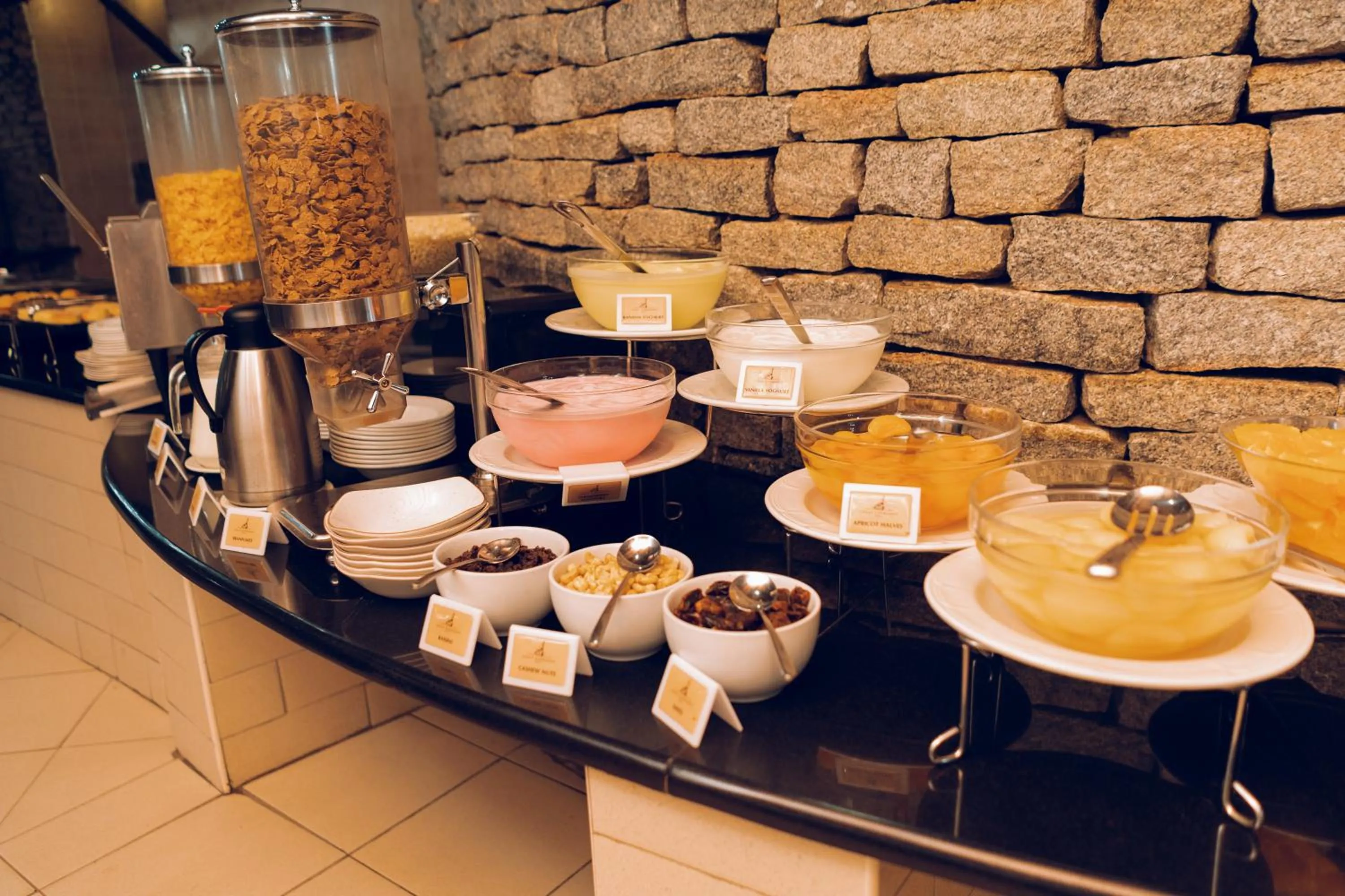 Restaurant/places to eat in Great Zimbabwe Hotel