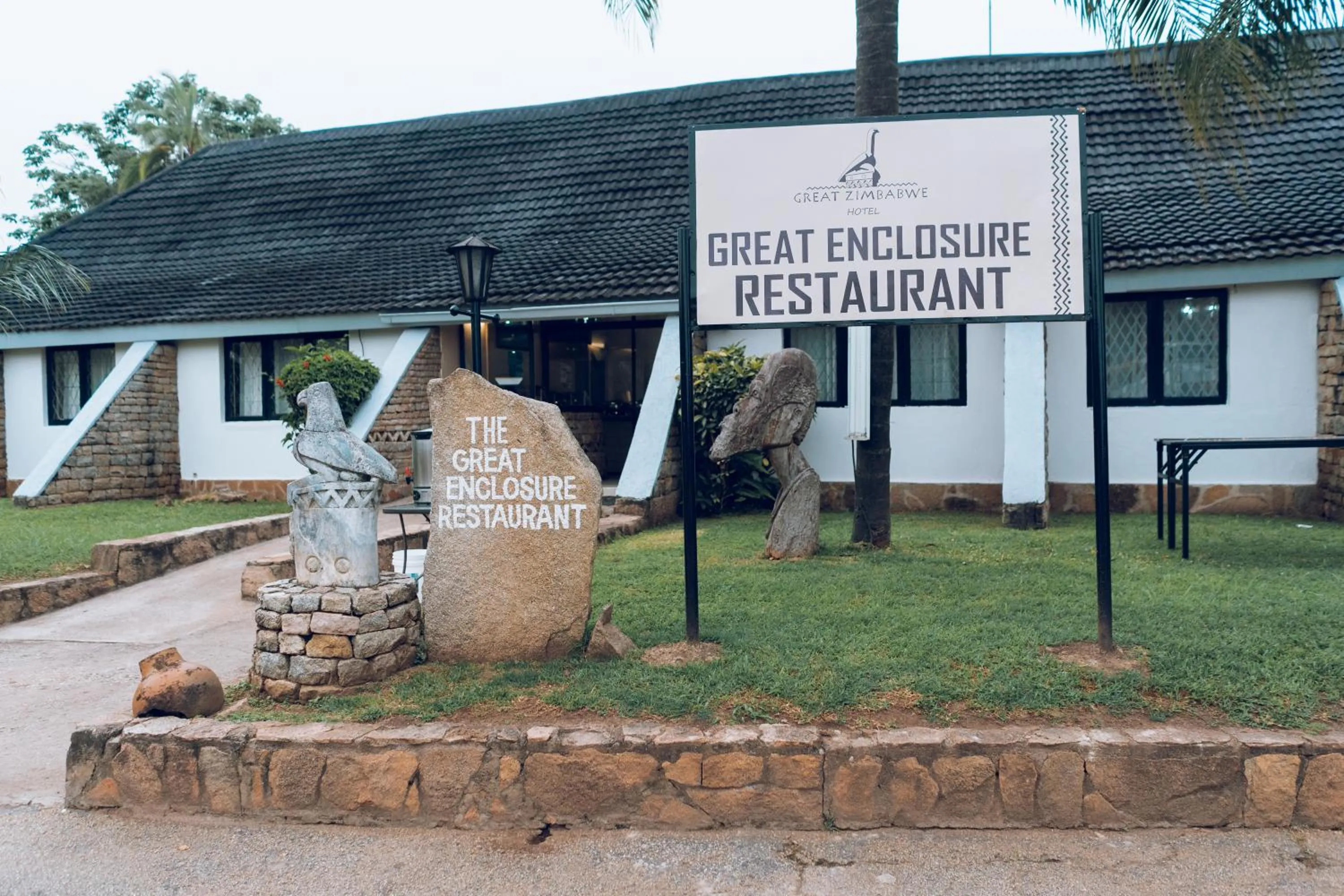 Restaurant/places to eat in Great Zimbabwe Hotel