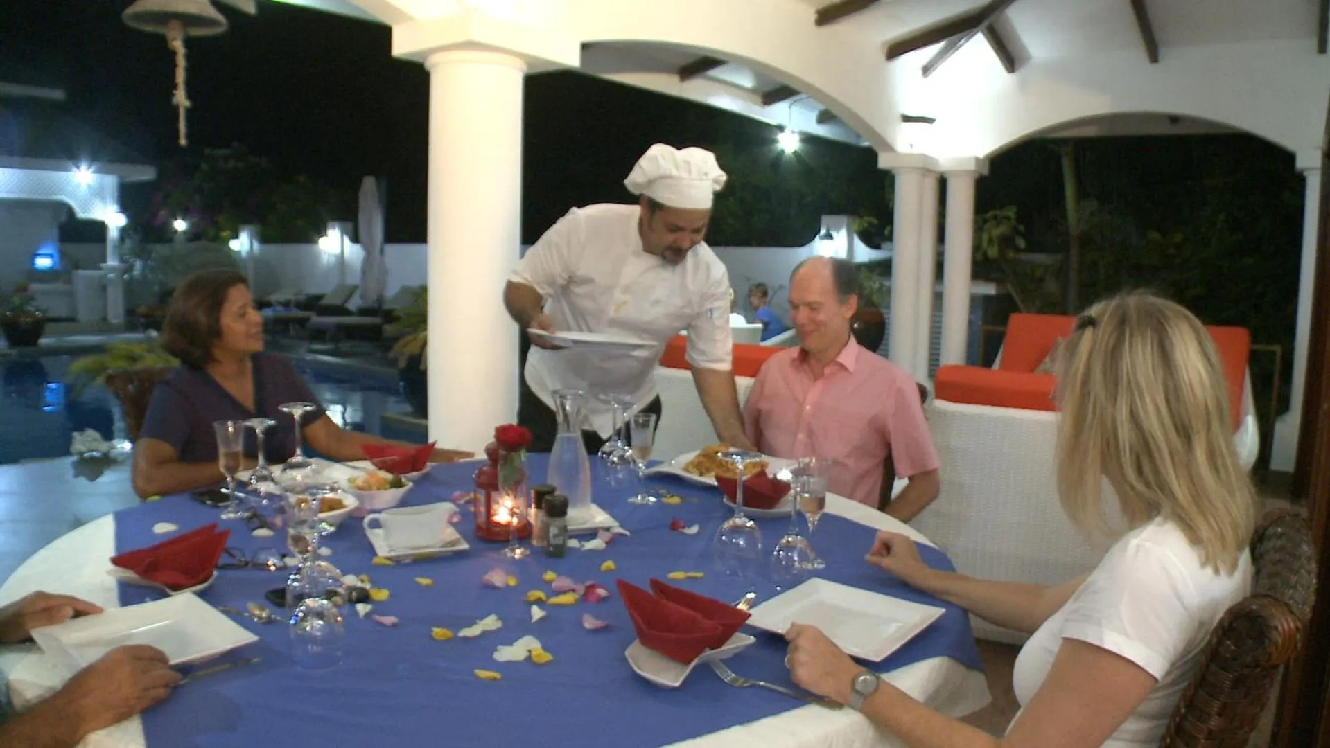 Restaurant/places to eat in Le Bonheur Villa