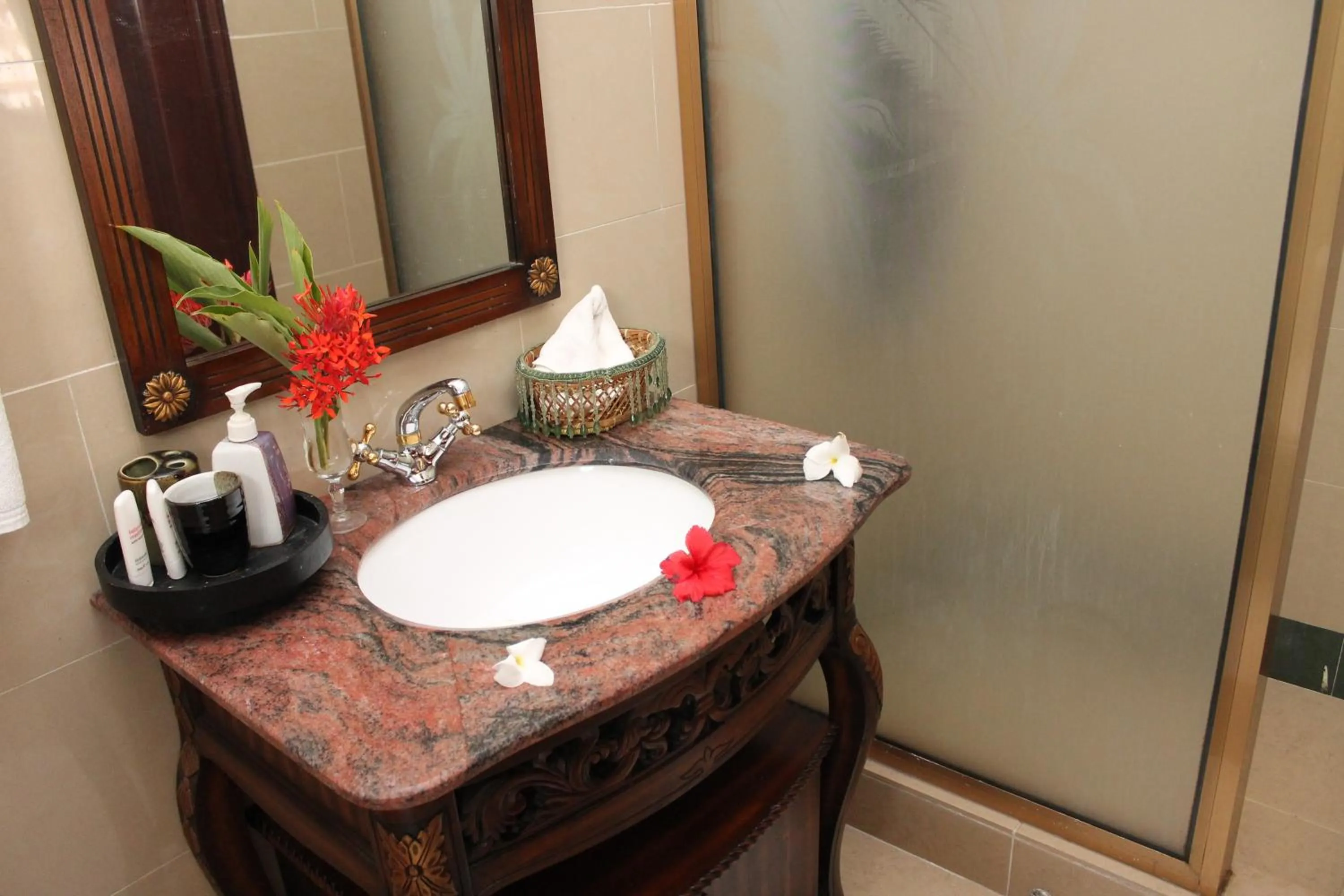 Bathroom in Le Bonheur Villa