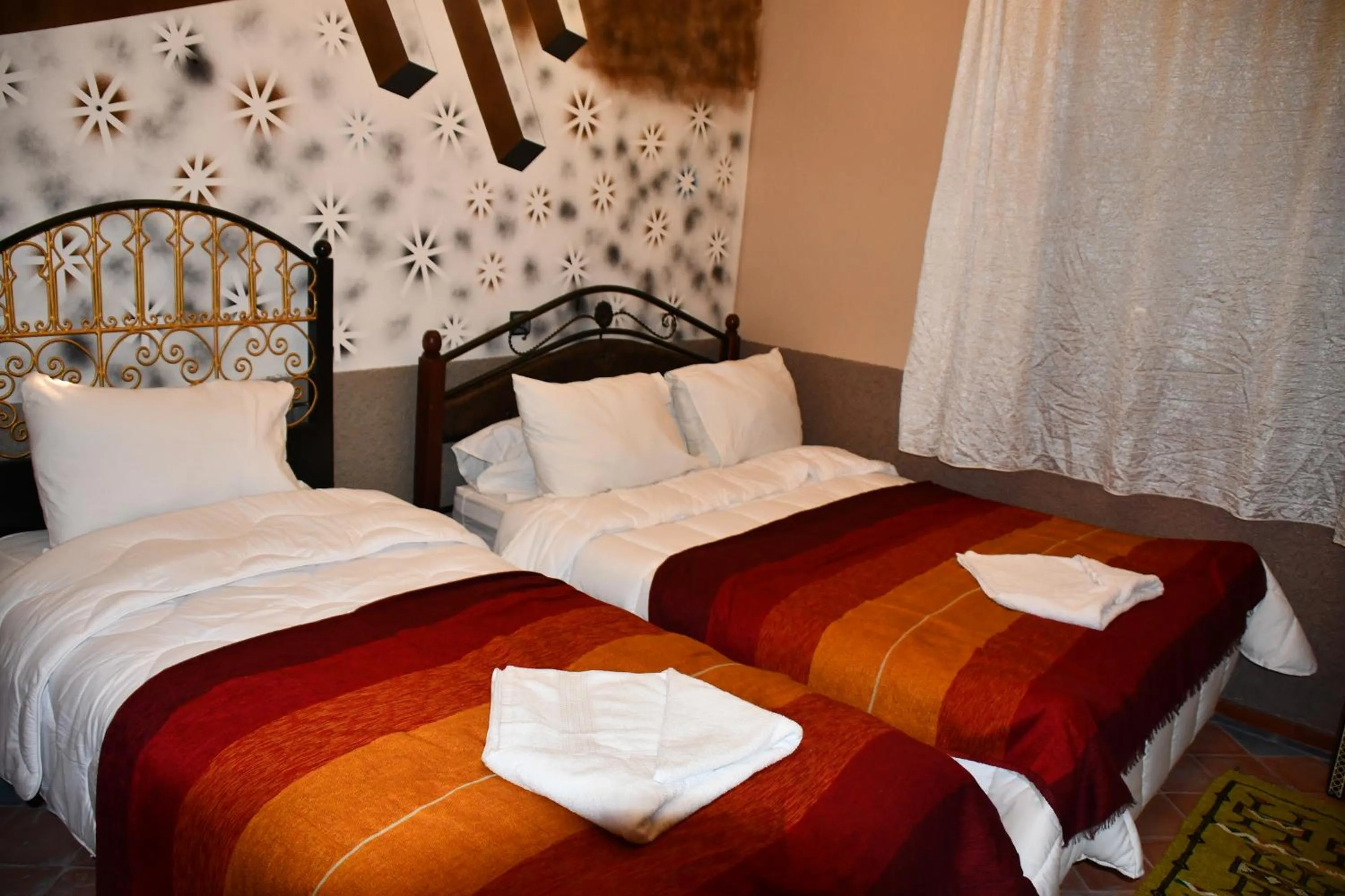 Bed in Hôtel La Vallée Des Oiseaux