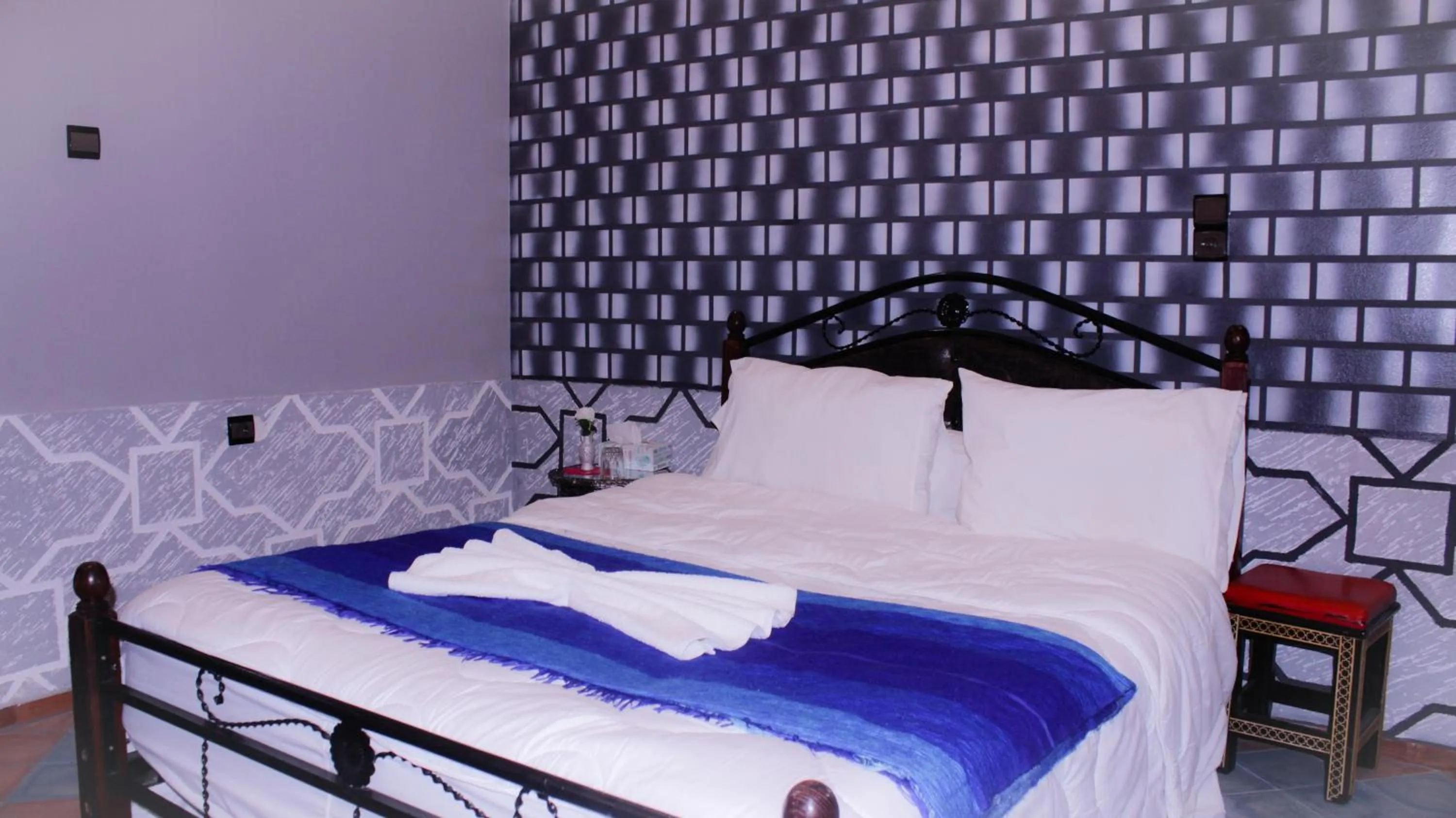 Bed in Hôtel La Vallée Des Oiseaux