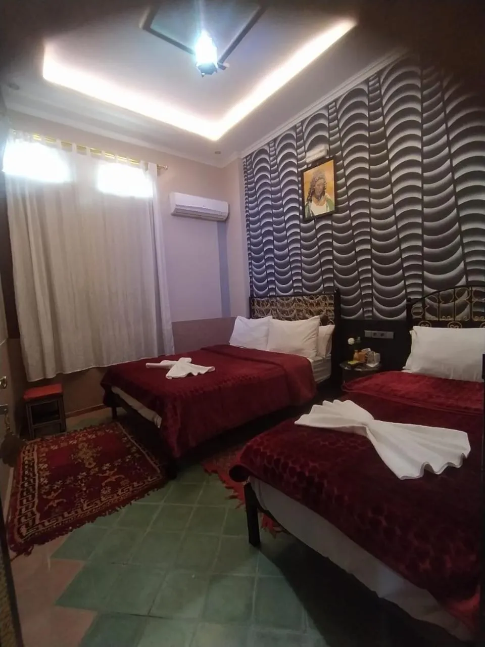 Bed in Hôtel La Vallée Des Oiseaux