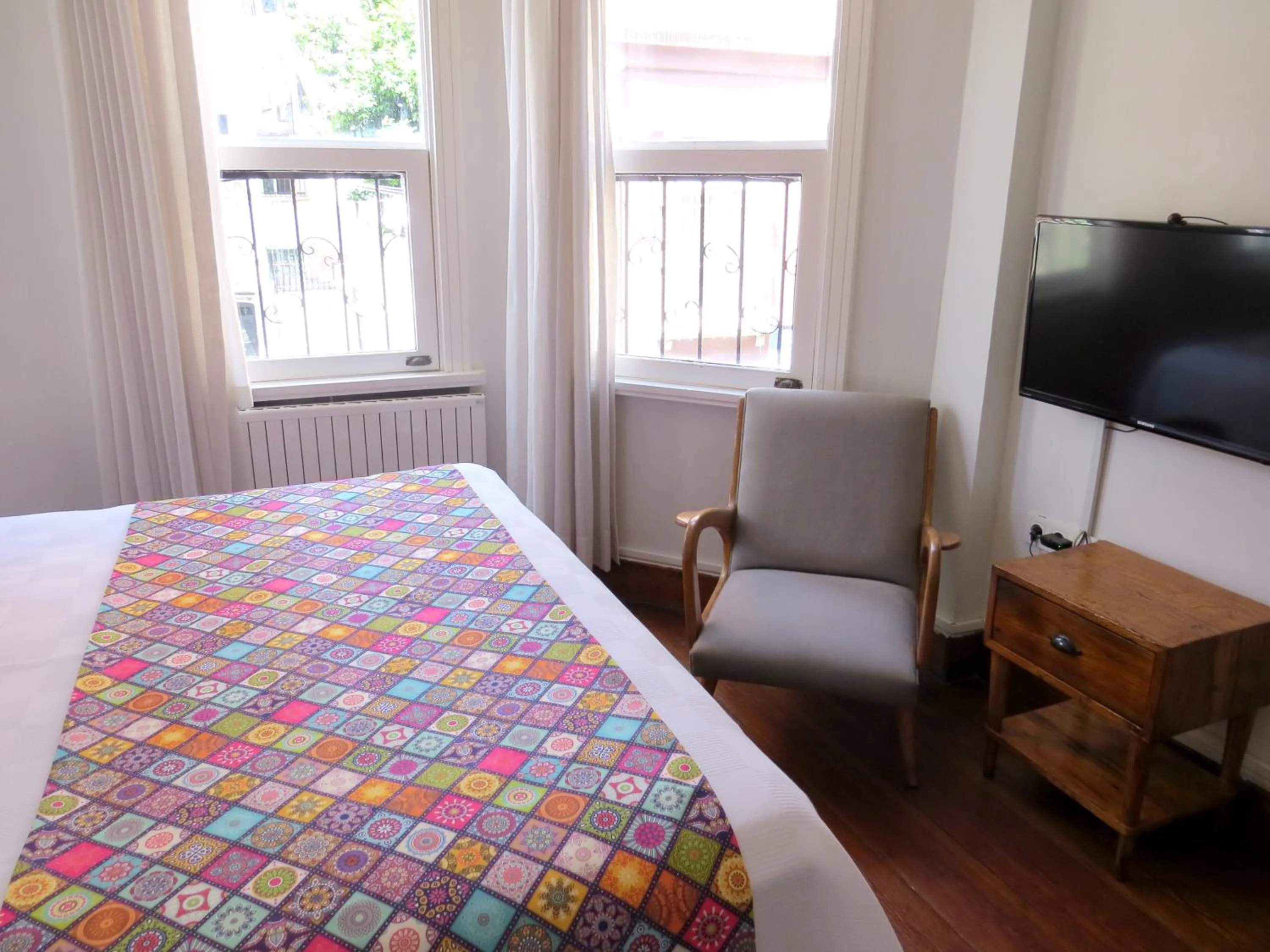 Seating area, Bed in Istanberry - Pera Apartments