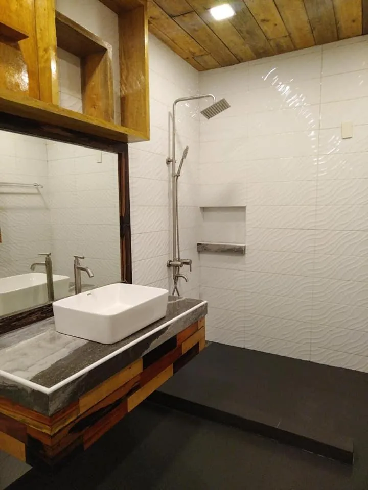 Shower in The Farmhouse Private Resort