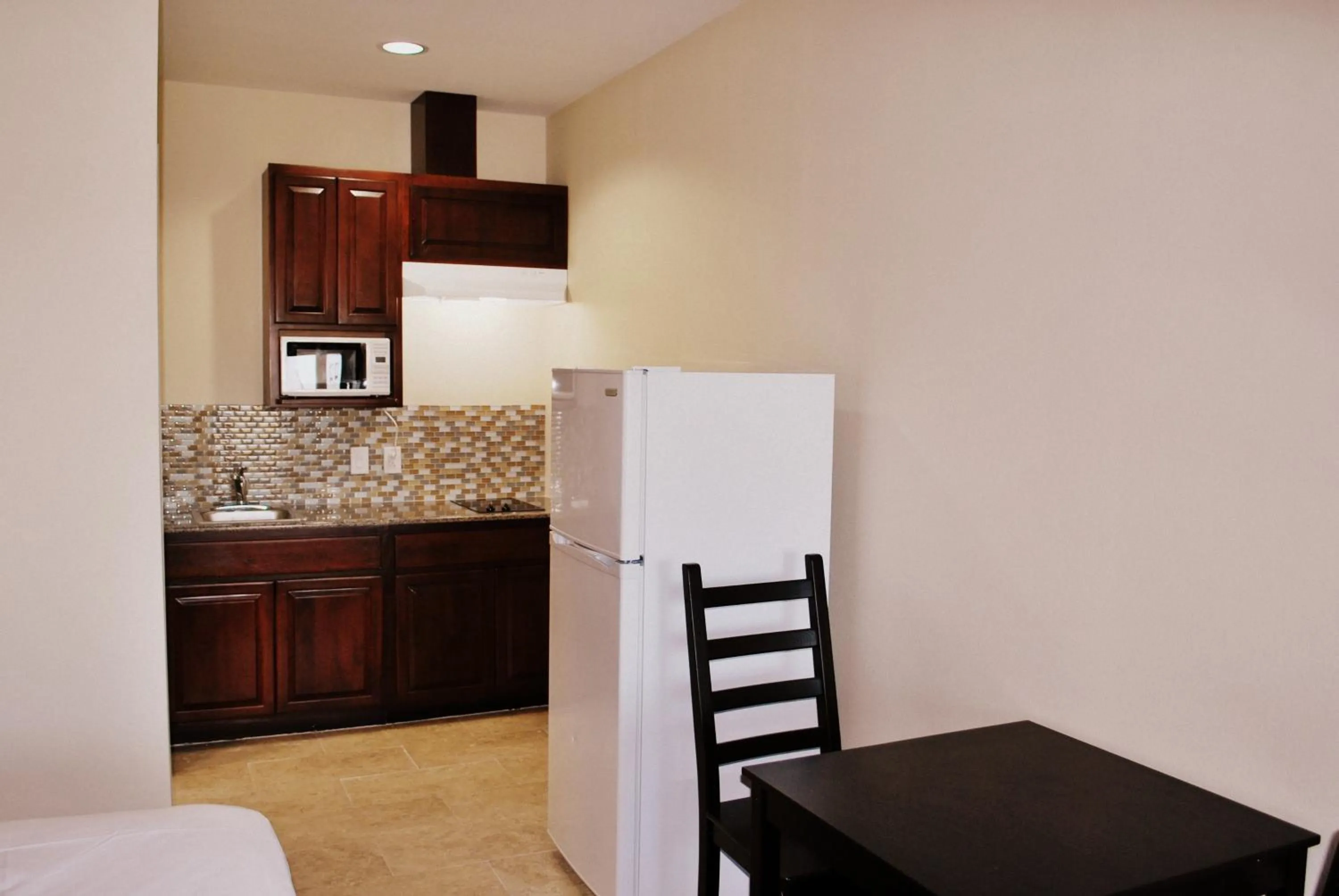 Dining area in Westwood Inn & Suites