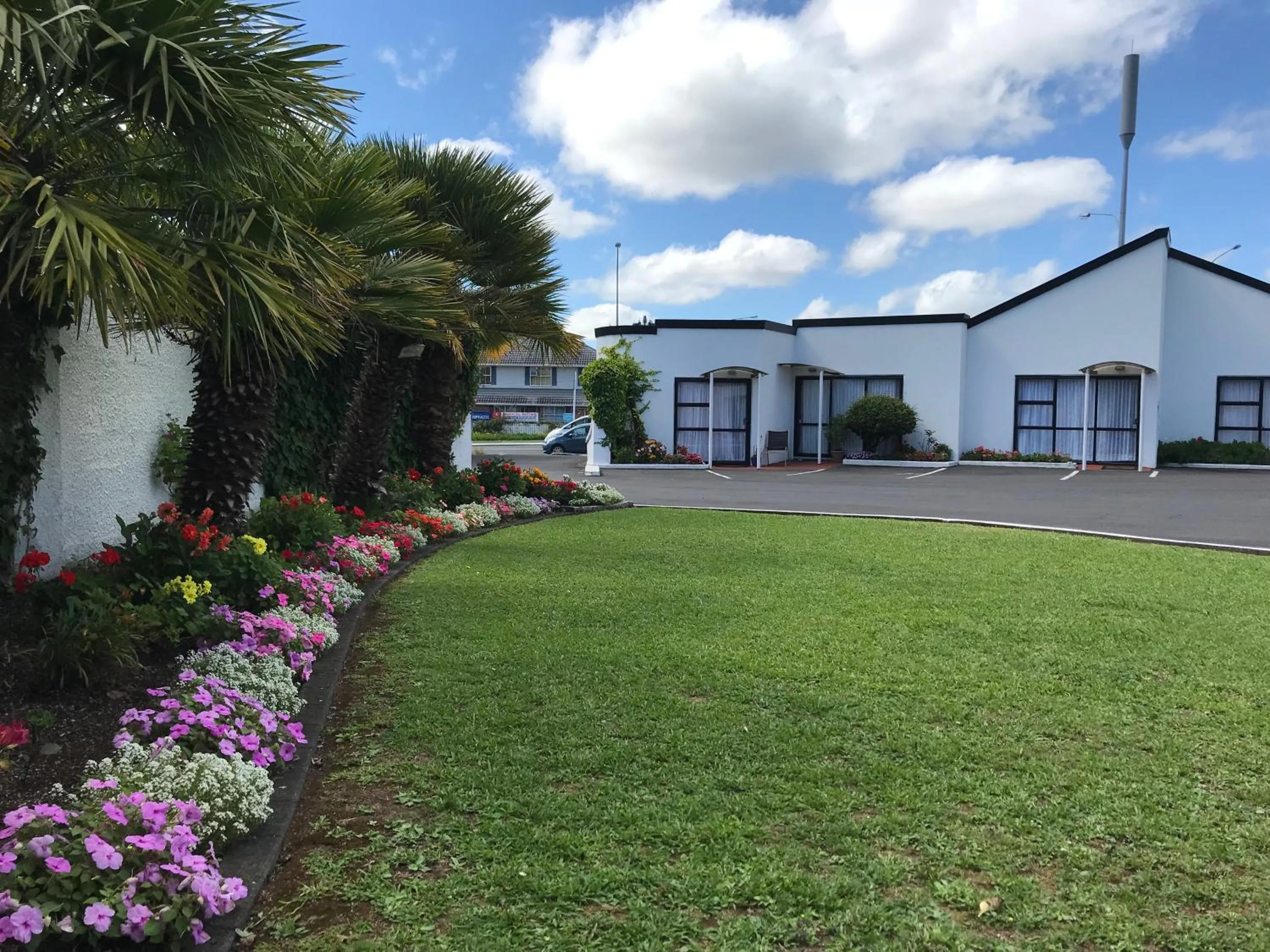 Cascades Motor Lodge