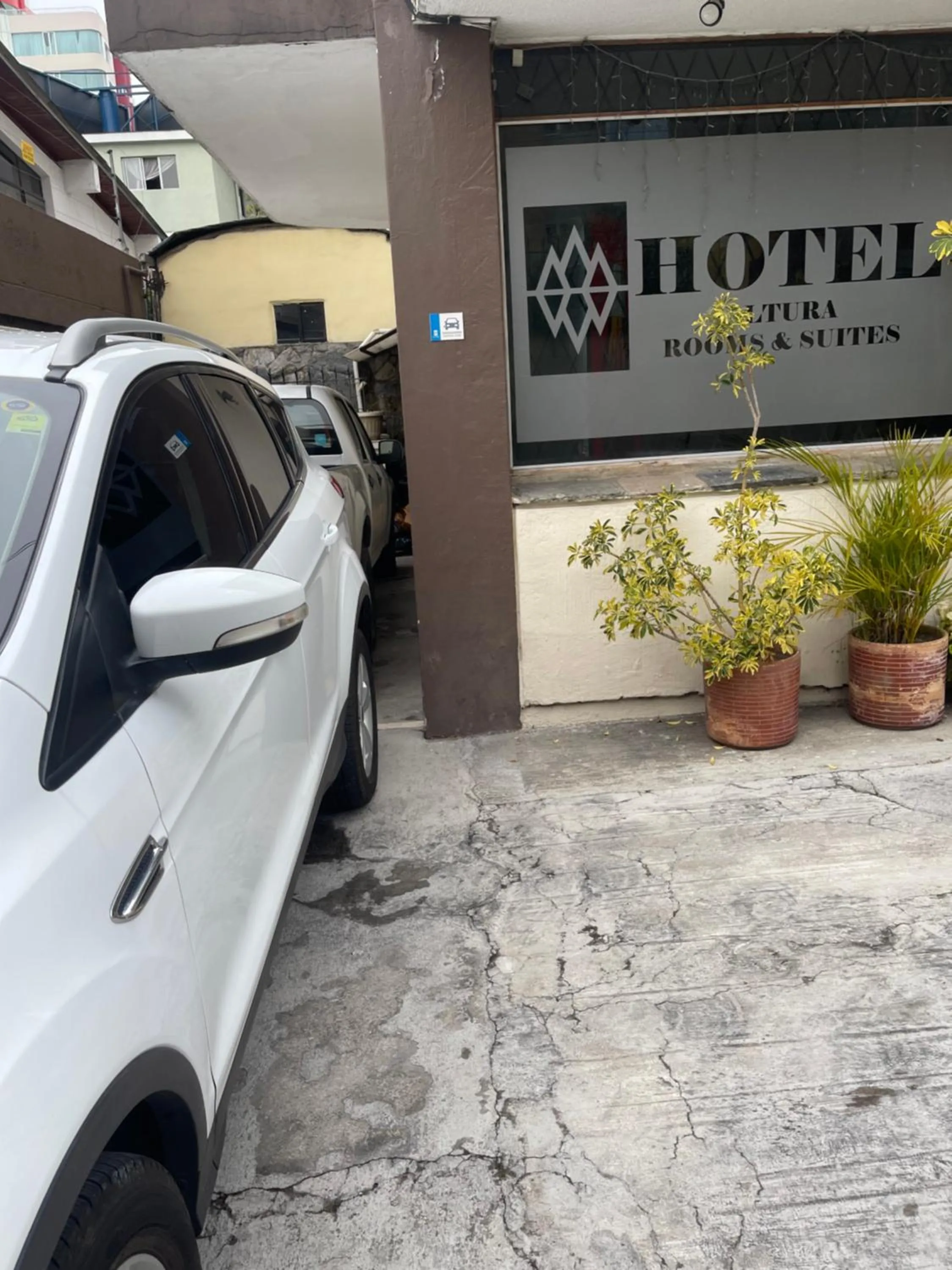 Parking in Altura Rooms & Suites