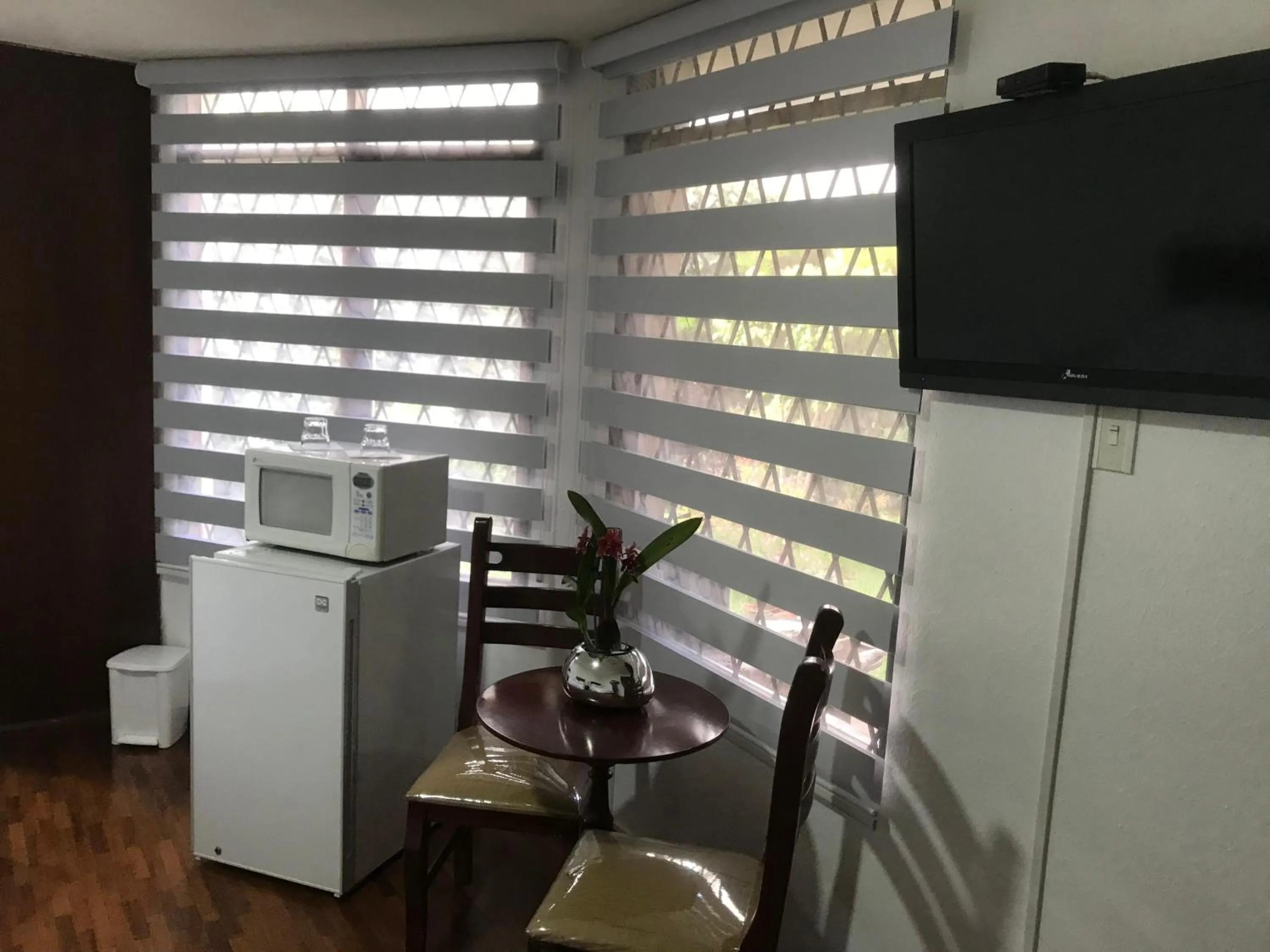 TV and multimedia in Altura Rooms & Suites