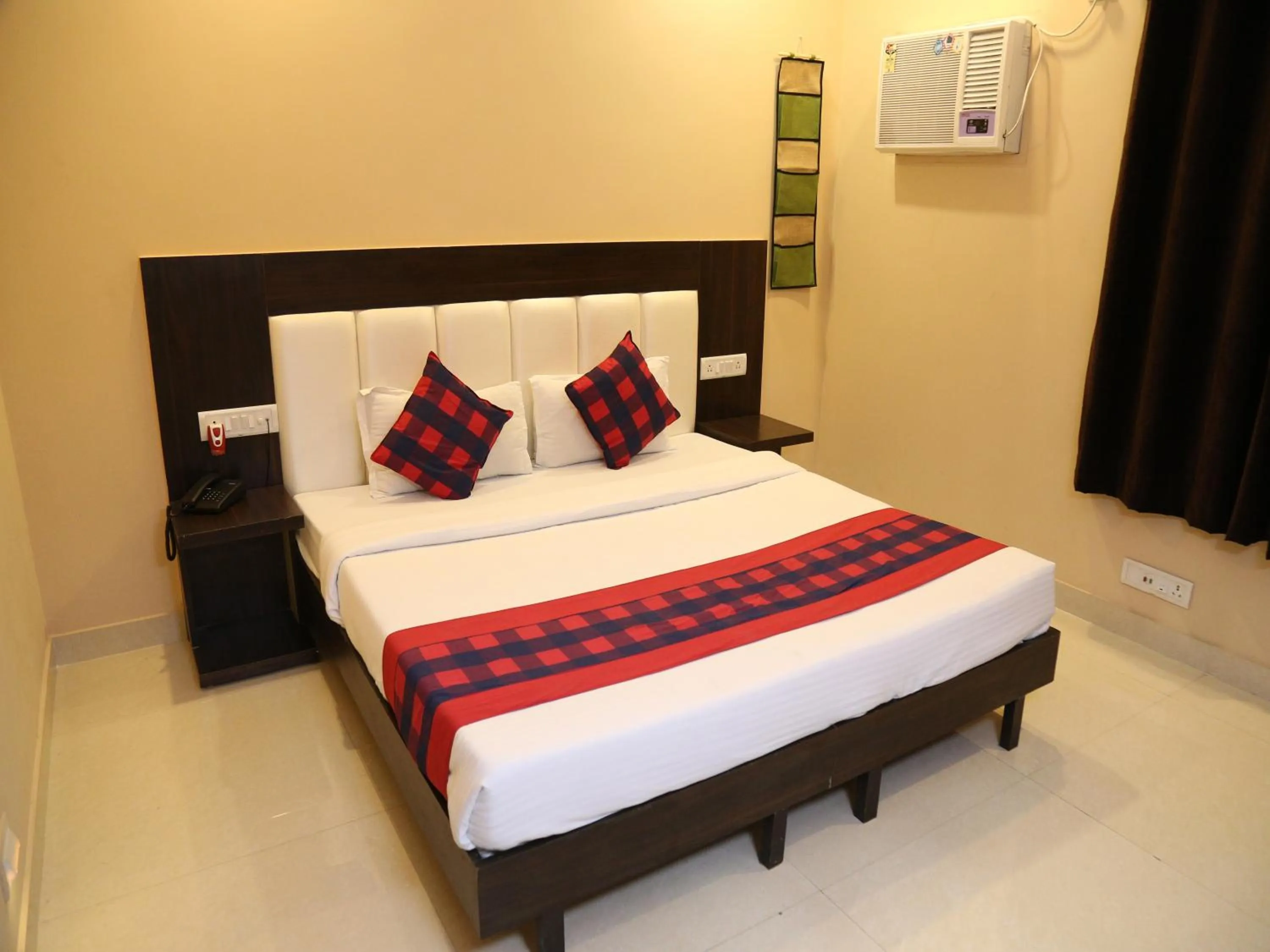 Bed in Taj Haveli Hotel Agra - Walkable Distance From Taj Mahal