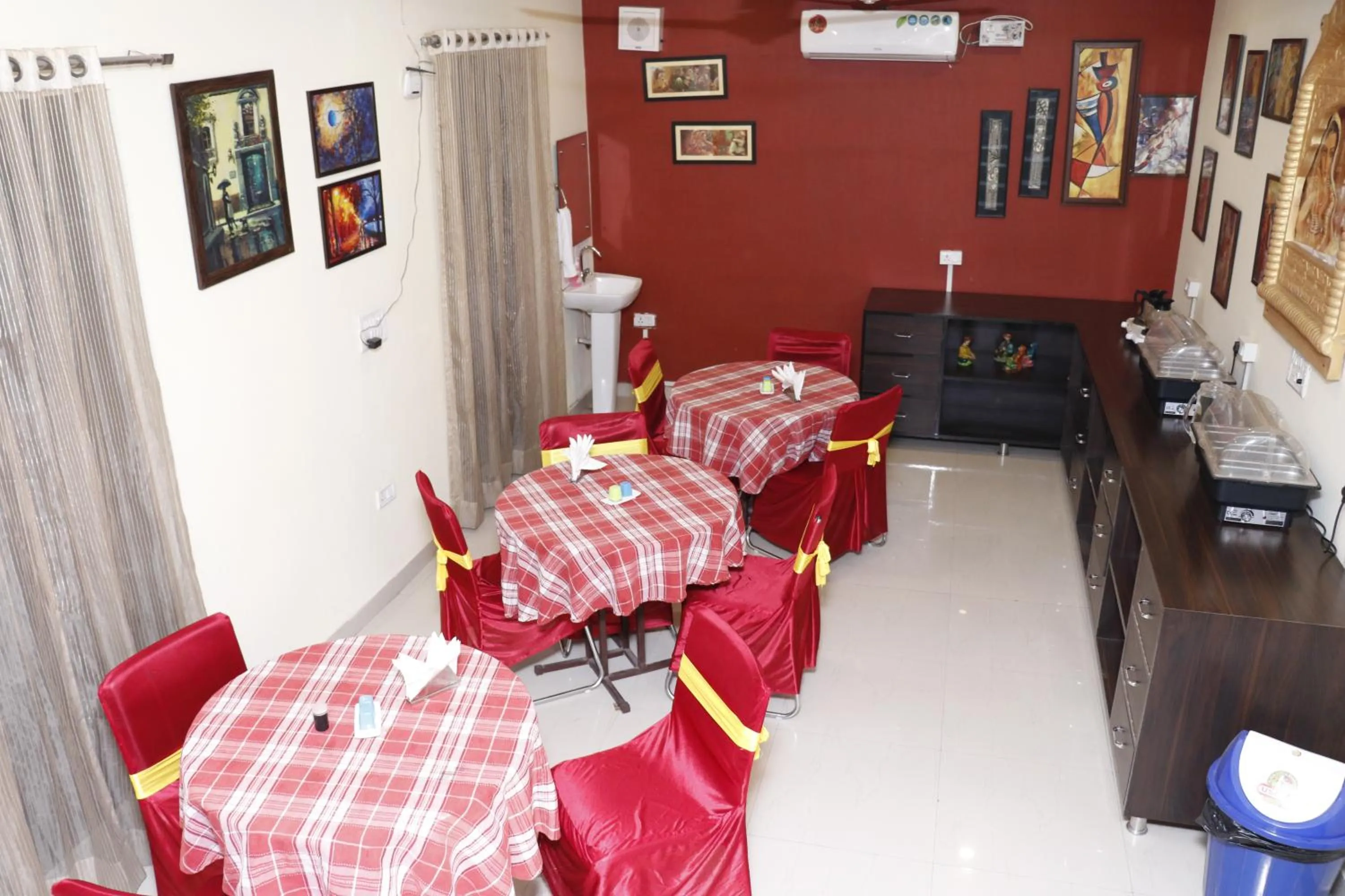 Restaurant/places to eat in Taj Haveli Hotel Agra - Walkable Distance From Taj Mahal