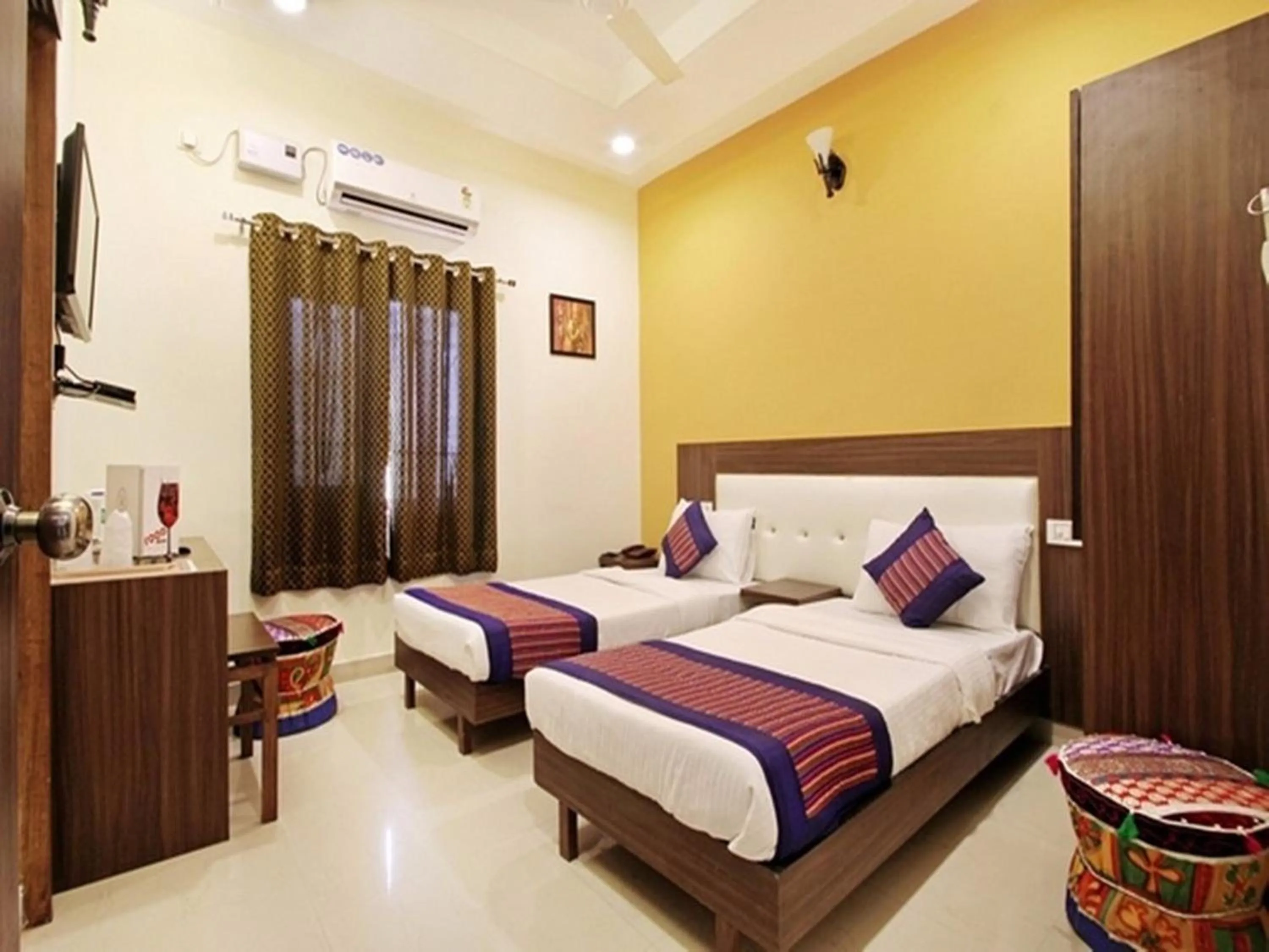 Bed in Taj Haveli Hotel Agra - Walkable Distance From Taj Mahal