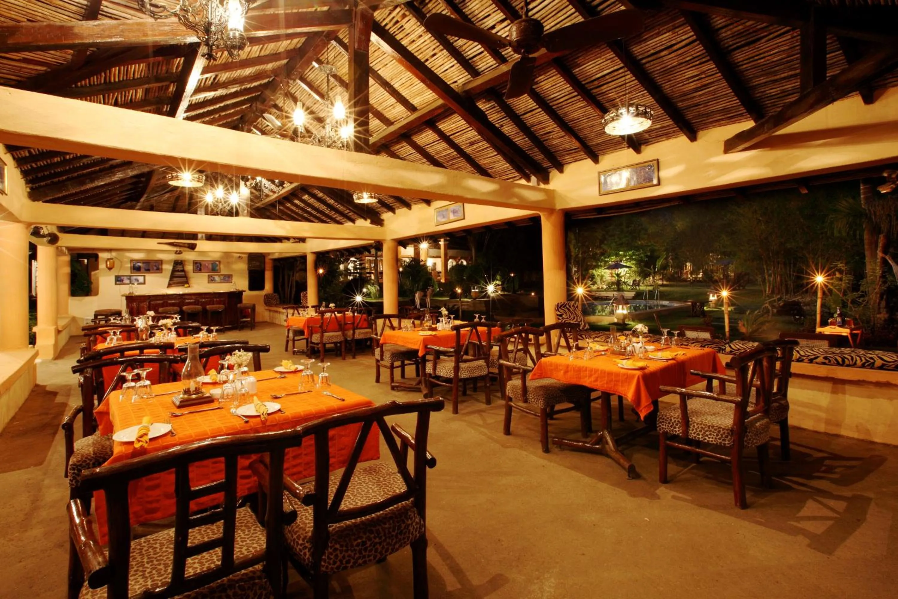 Restaurant/places to eat in Tuli Tiger Resort