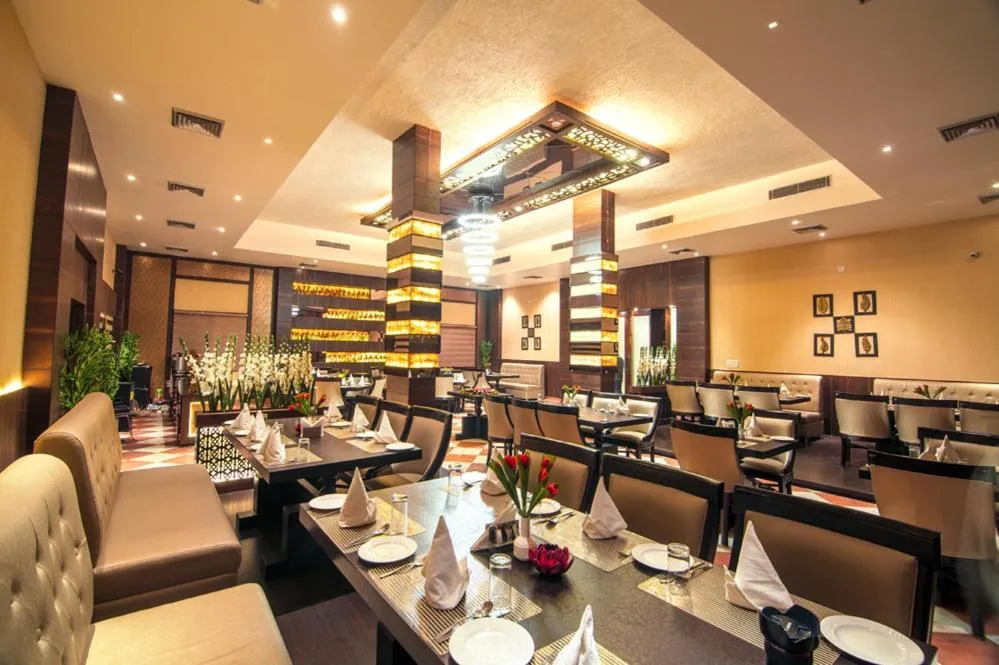 Restaurant/places to eat in Hotel Abhinandan