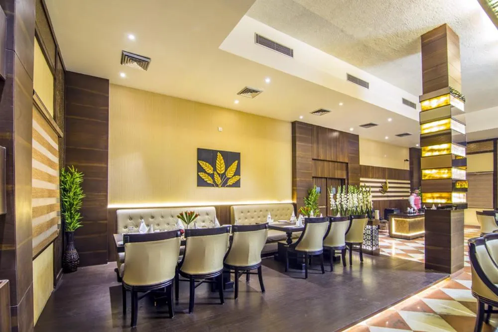Restaurant/places to eat in Hotel Abhinandan