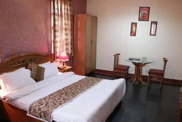Bedroom, Bed in Hotel Abhinandan