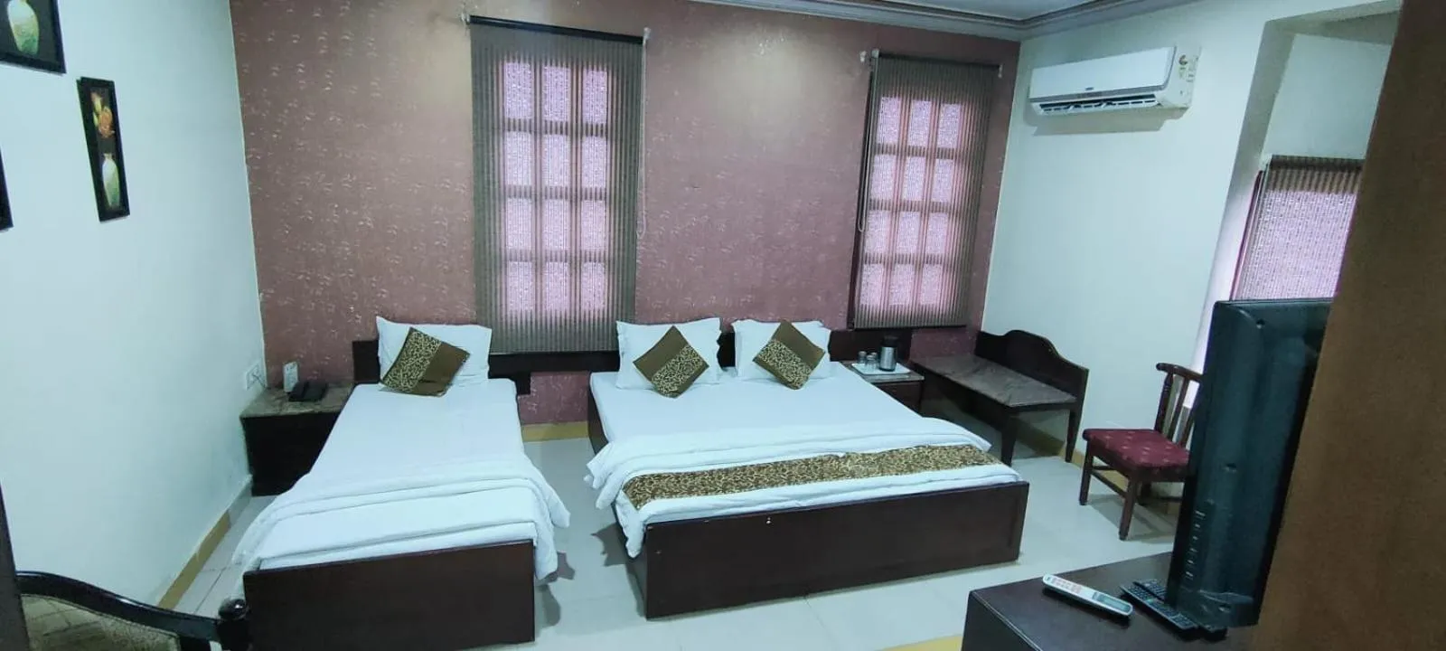 Photo of the whole room, Bed in Hotel Abhinandan