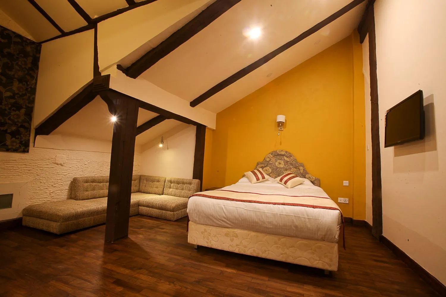 Bed in Hotel Heranya