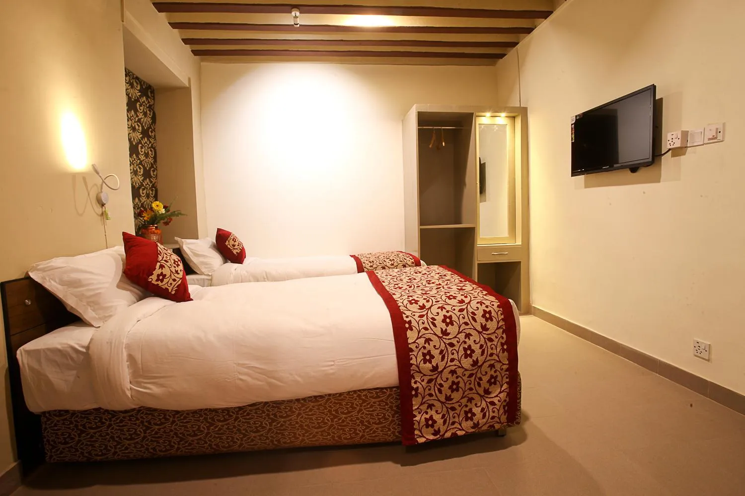 Bed in Hotel Heranya