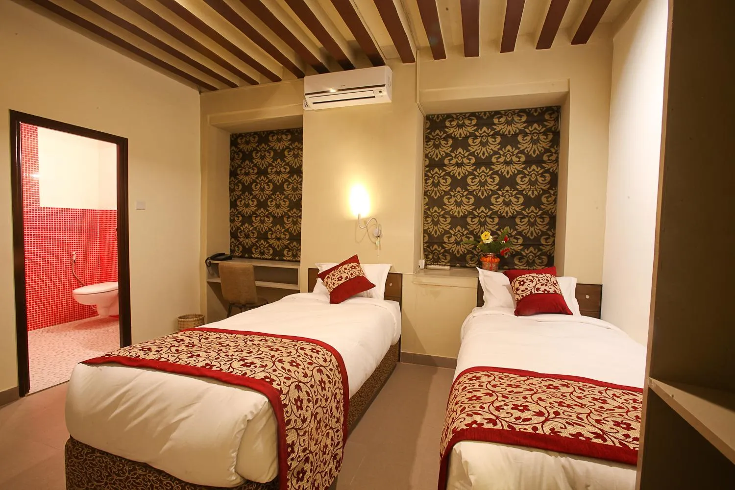 Bed in Hotel Heranya