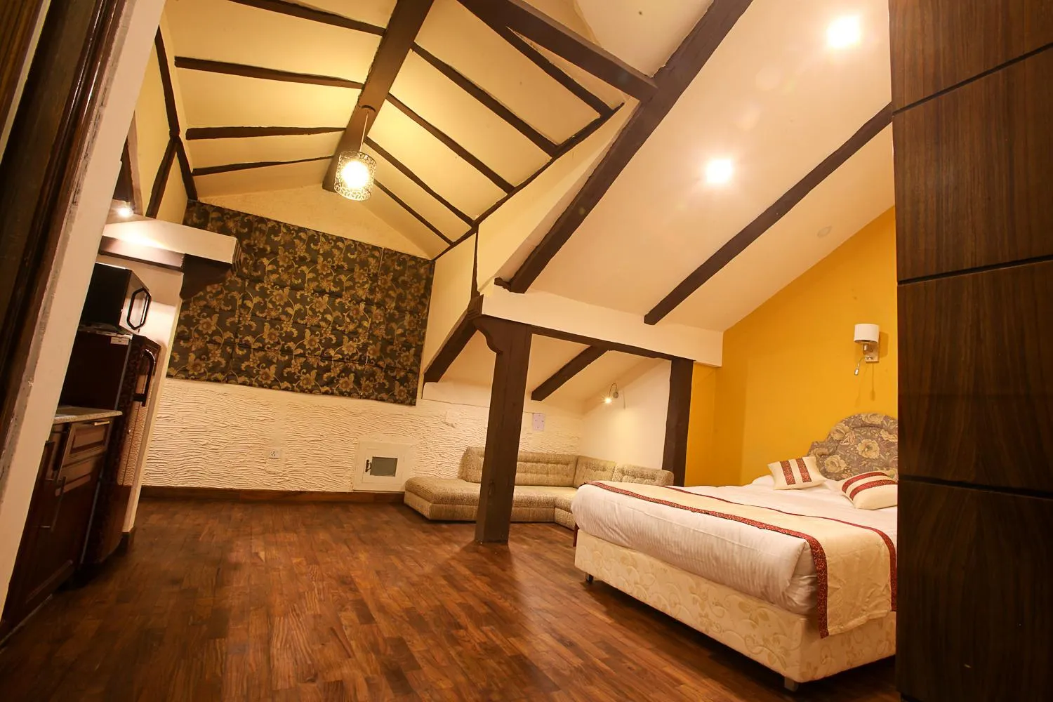 Bed in Hotel Heranya