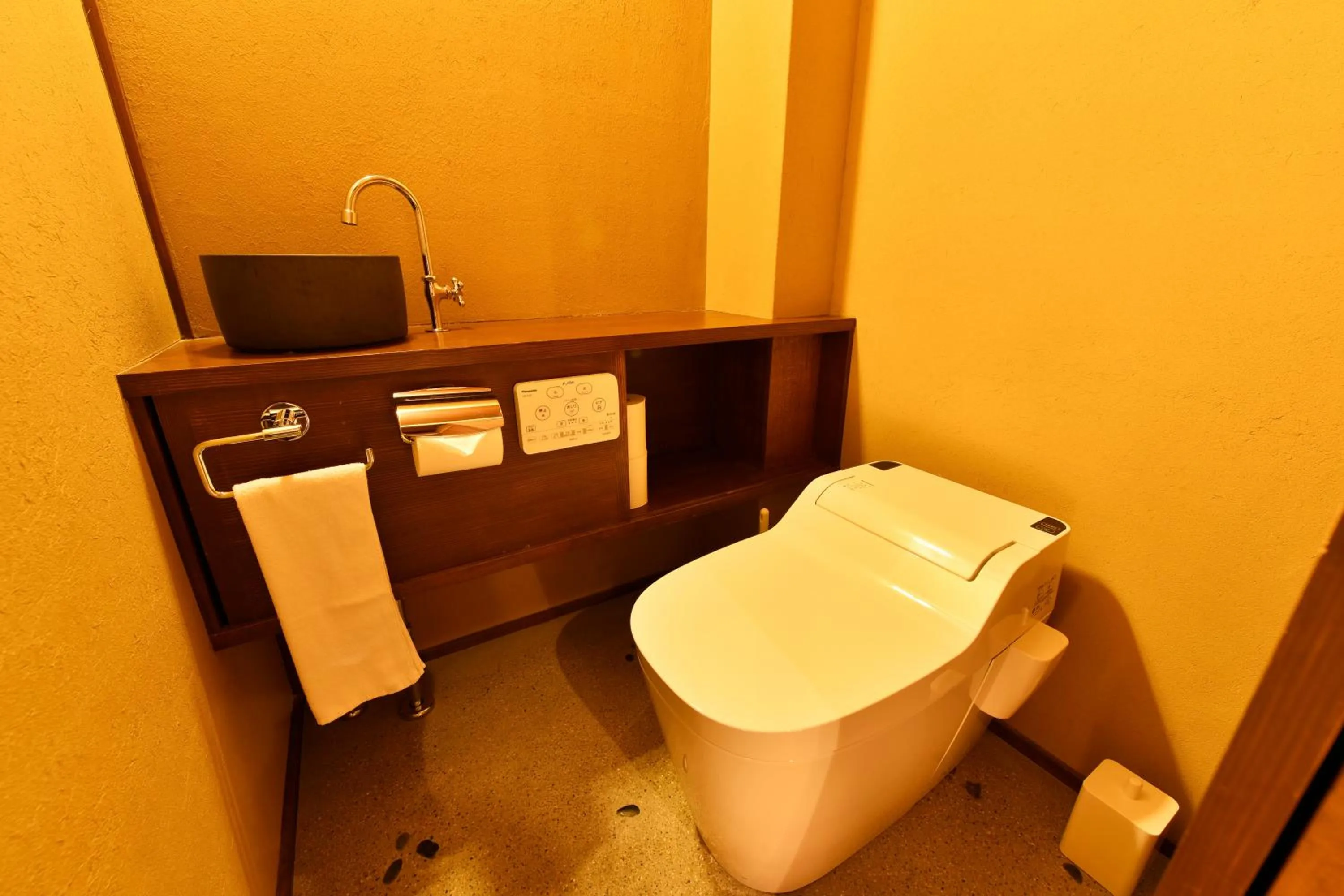 Toilet in Kuraya Kiyomizu Gojo