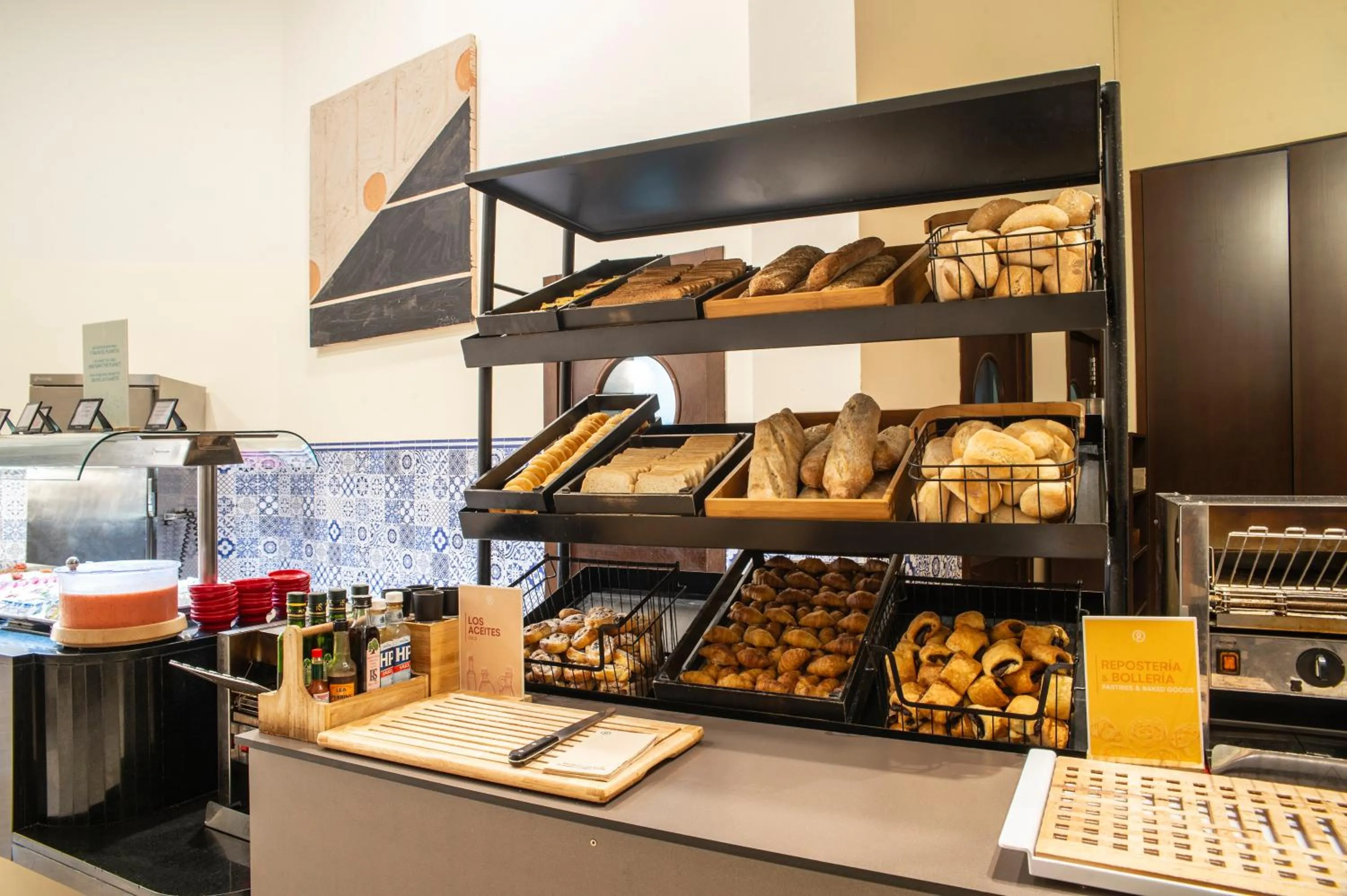 Food and drinks in Hotel Bahía Calpe by Pierre & Vacances