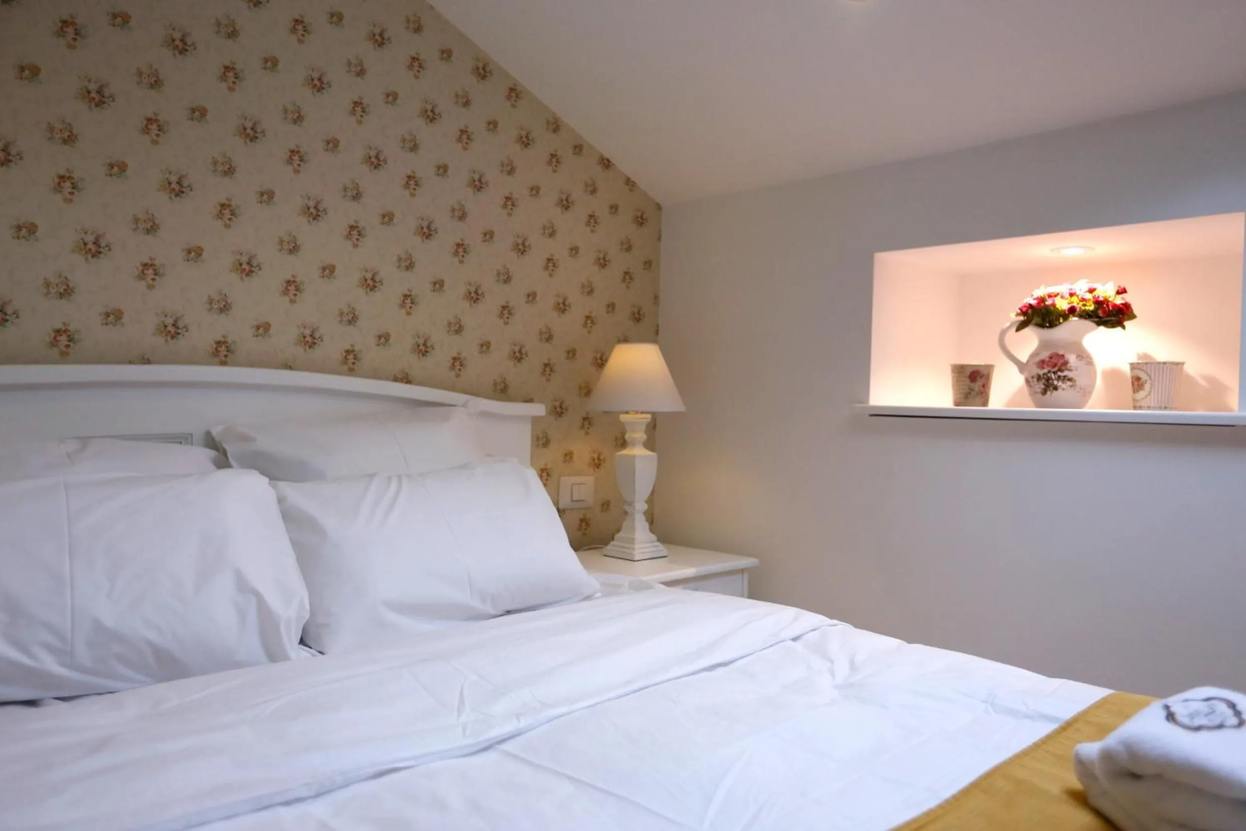 Decorative detail in Hotel Les Jardins Carol