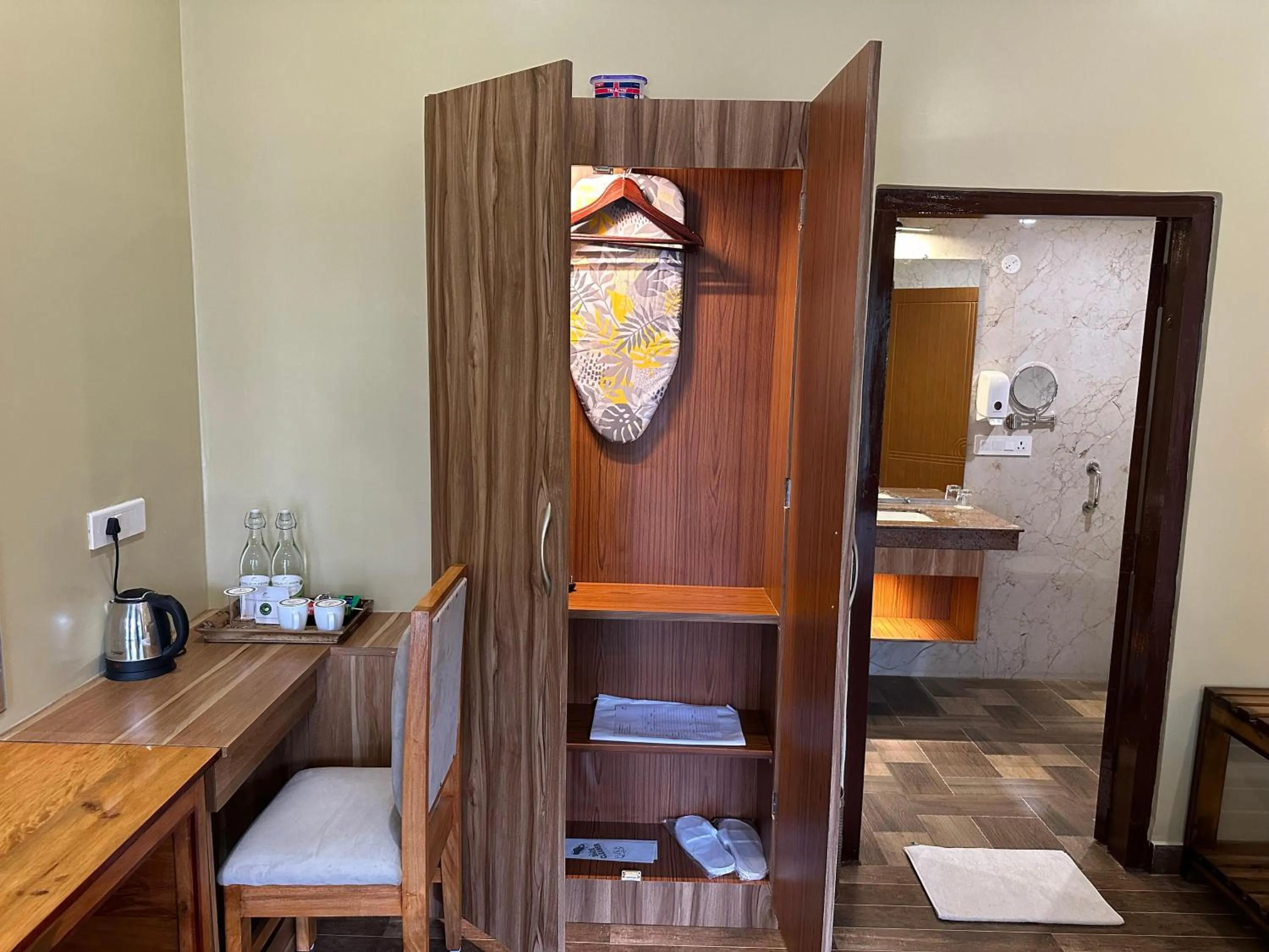 Coffee/tea facilities in Jungleciti House, Kaziranga National Park