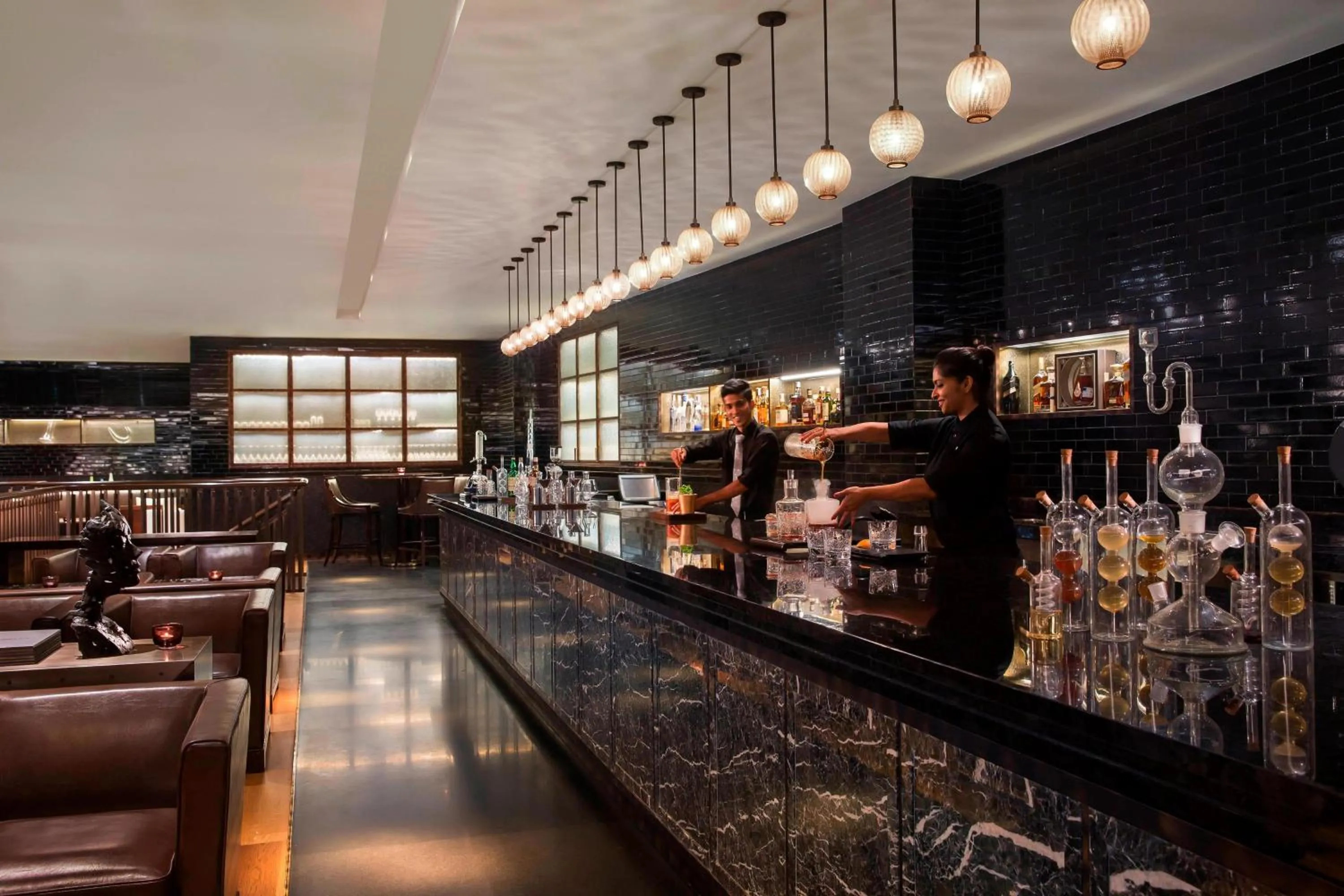 Lounge or bar in JW Marriott Mumbai Sahar Airport