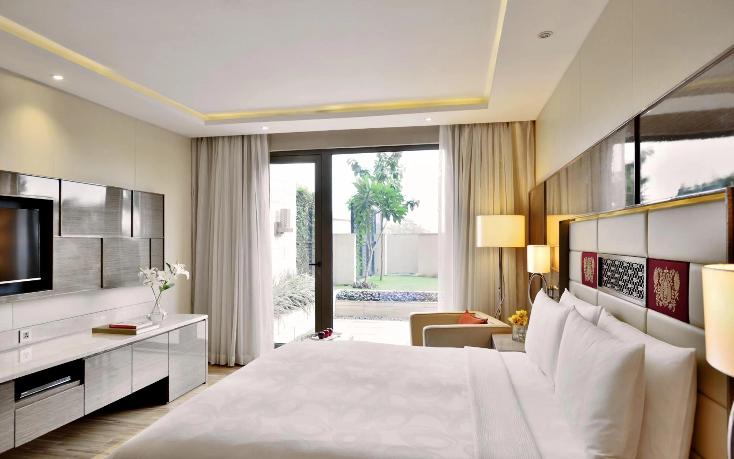 View (from property/room), Bed in JW Marriott Mumbai Sahar Airport