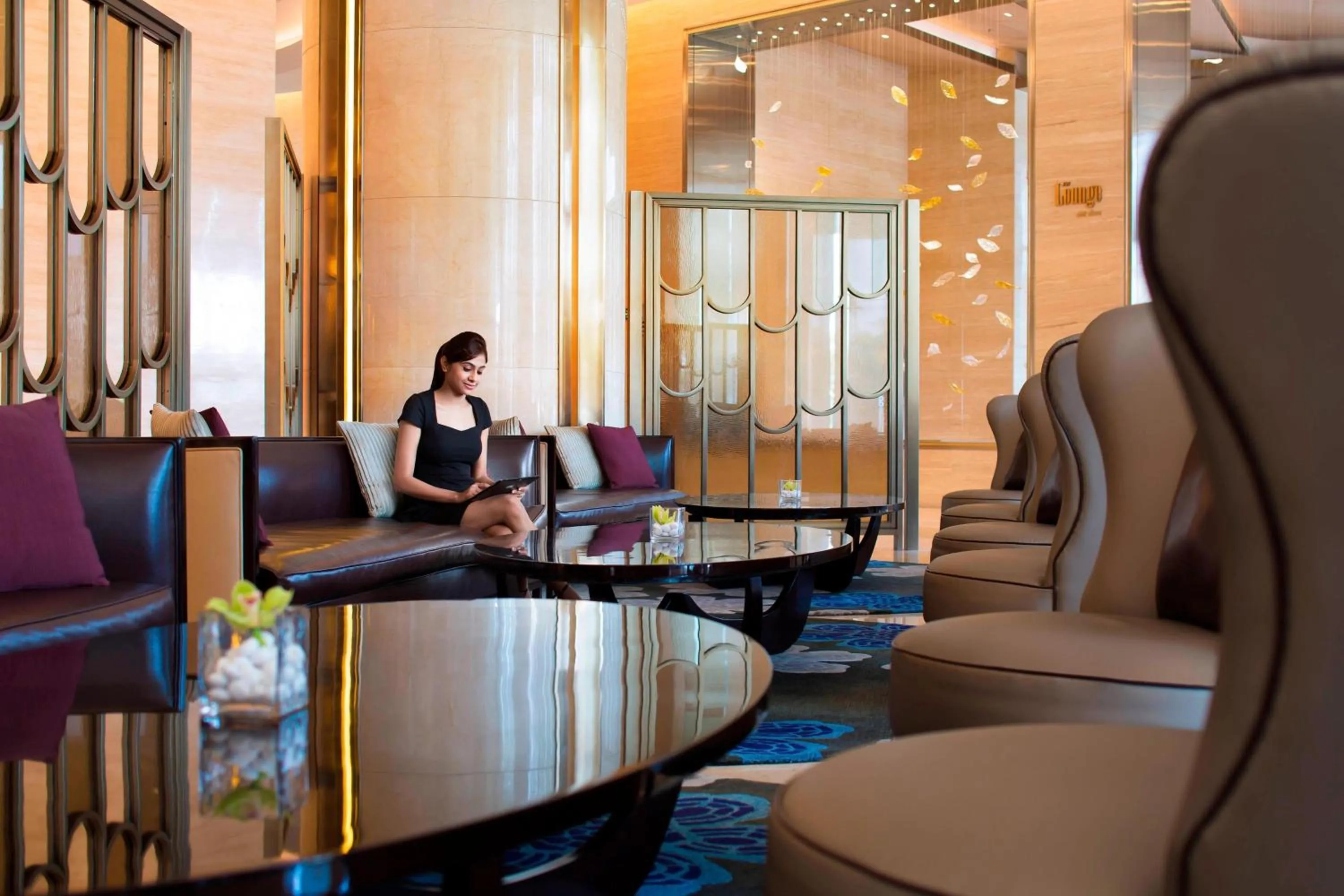 Lounge or bar in JW Marriott Mumbai Sahar Airport