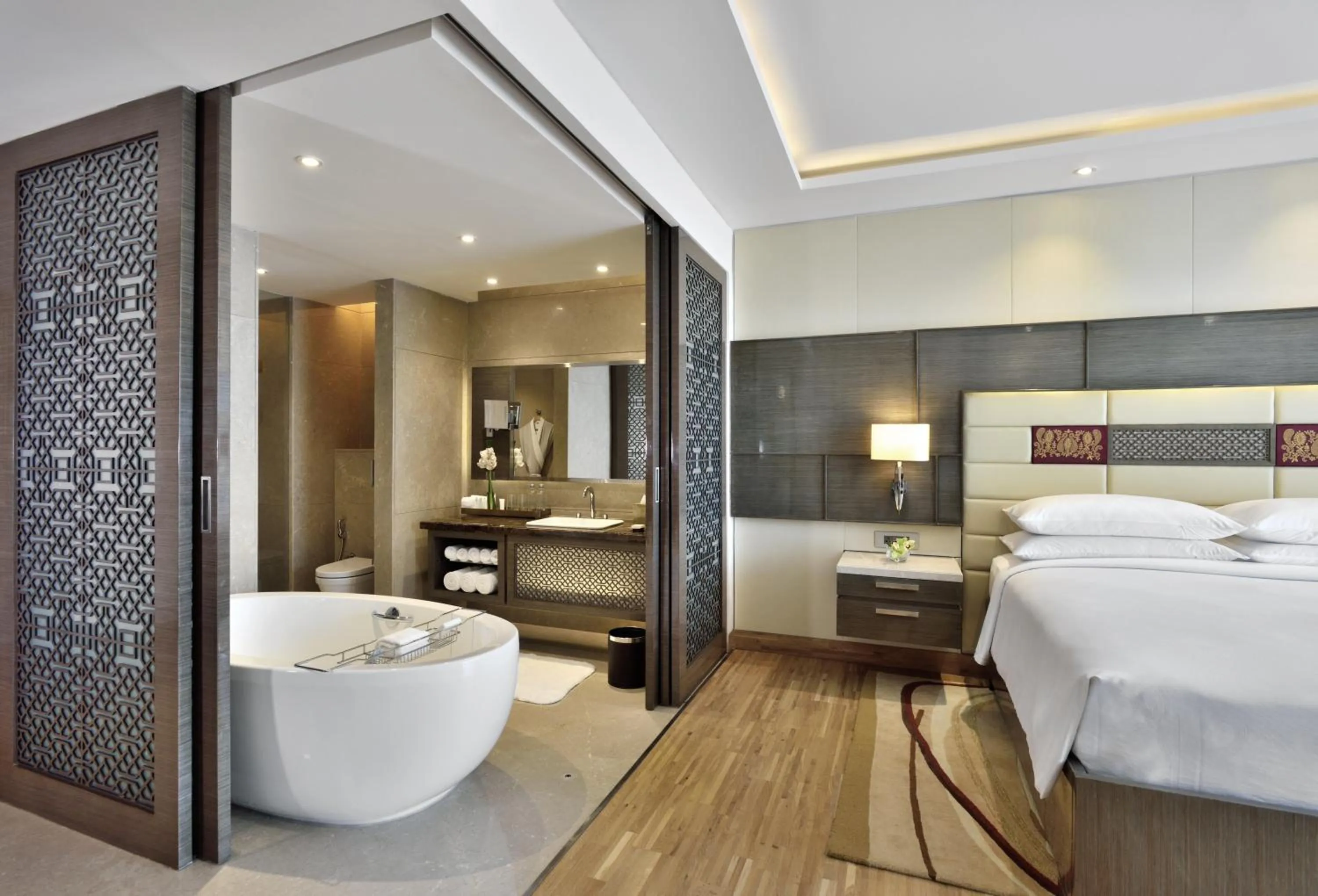 Bathroom, Bed in JW Marriott Mumbai Sahar Airport