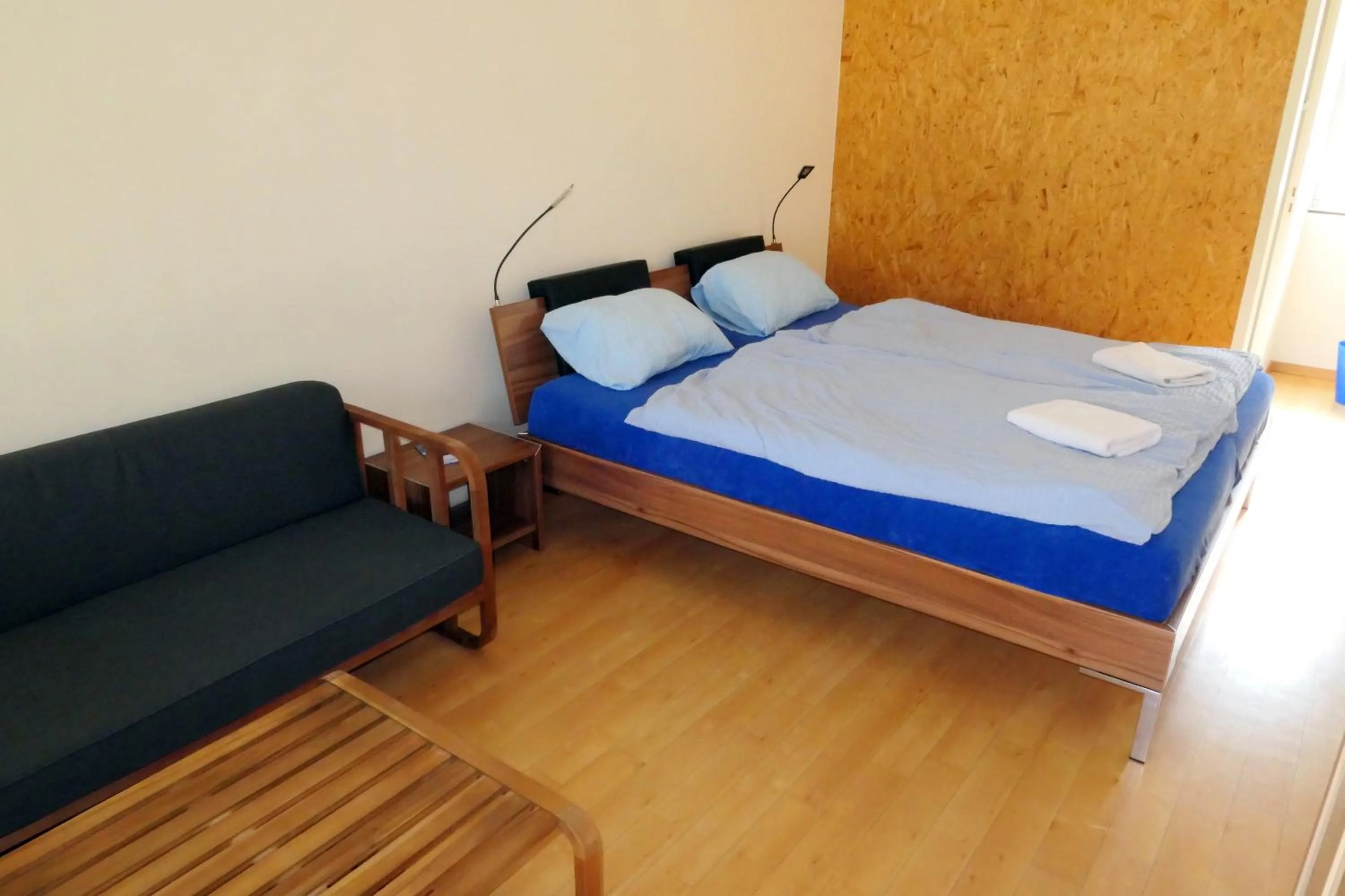 Photo of the whole room, Bed in Swiss Hostel Lago Lodge