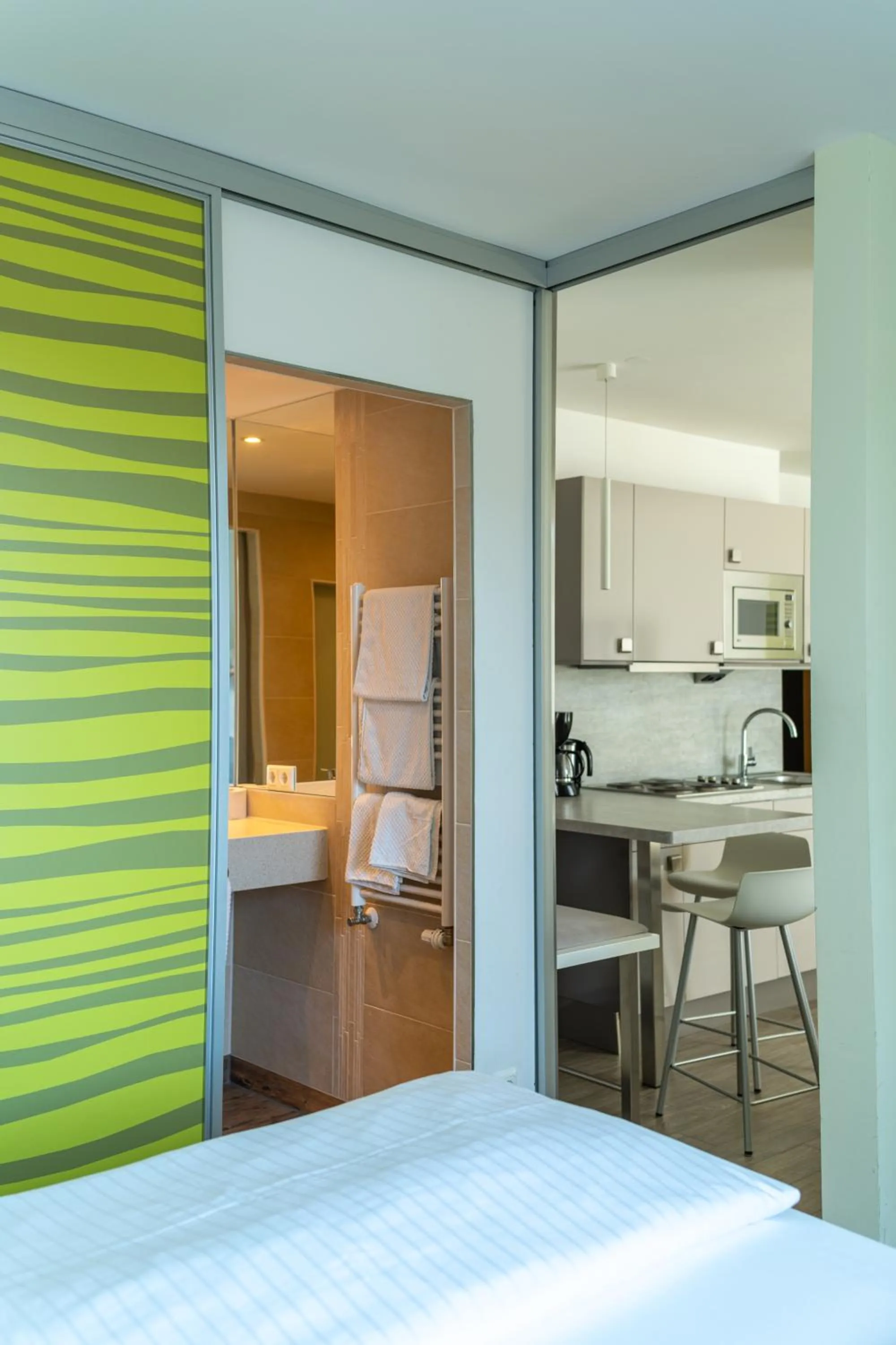 Bedroom, Bed in east Apart