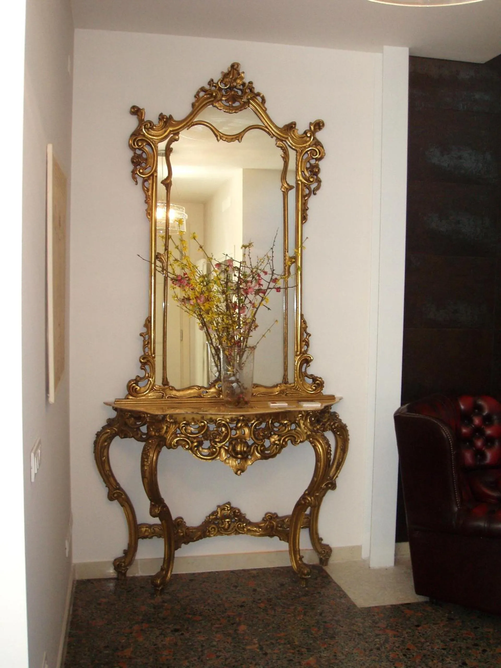 Decorative detail in B&B La Porta Rossa