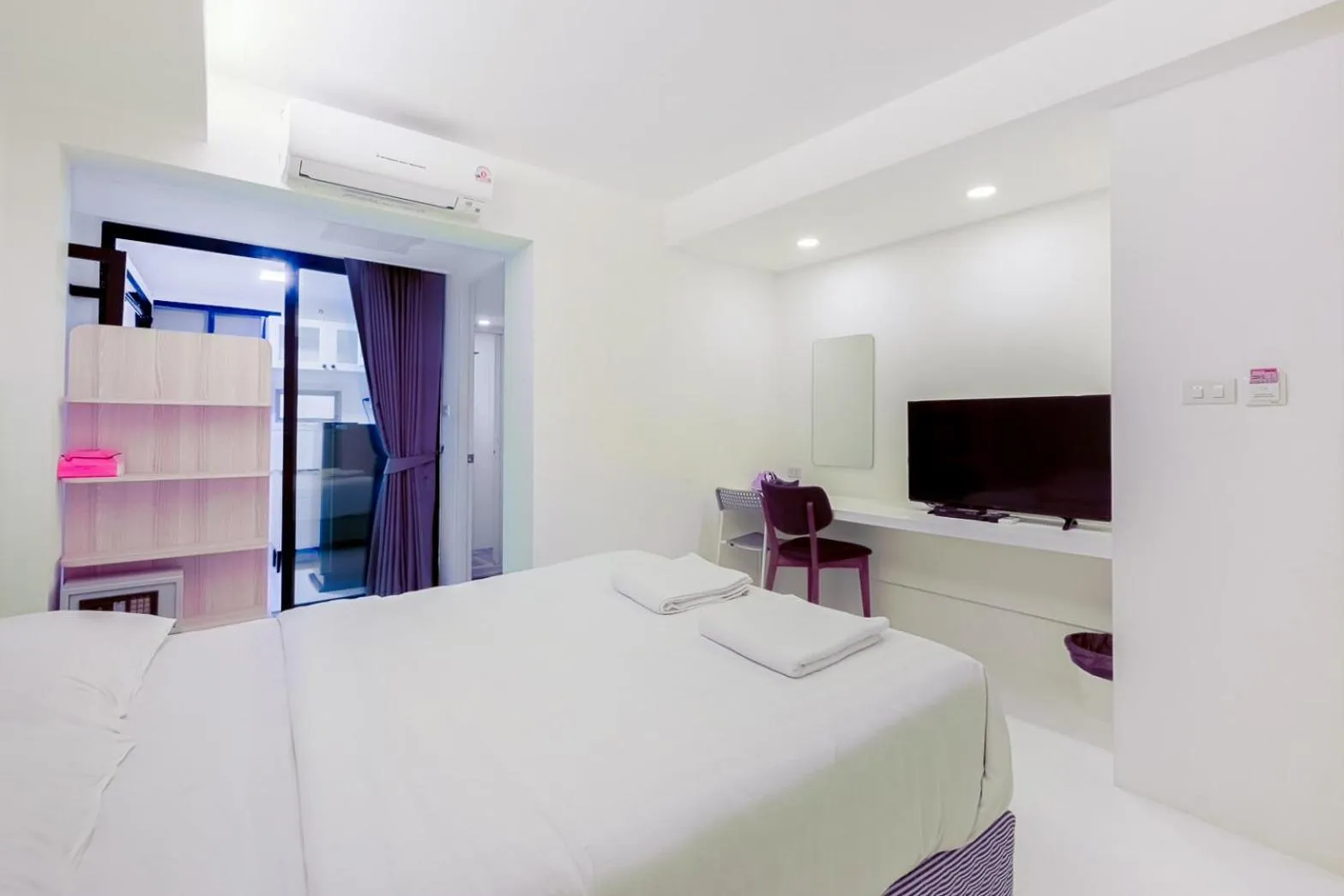 Bedroom, Bed in 24 Hills Hotel