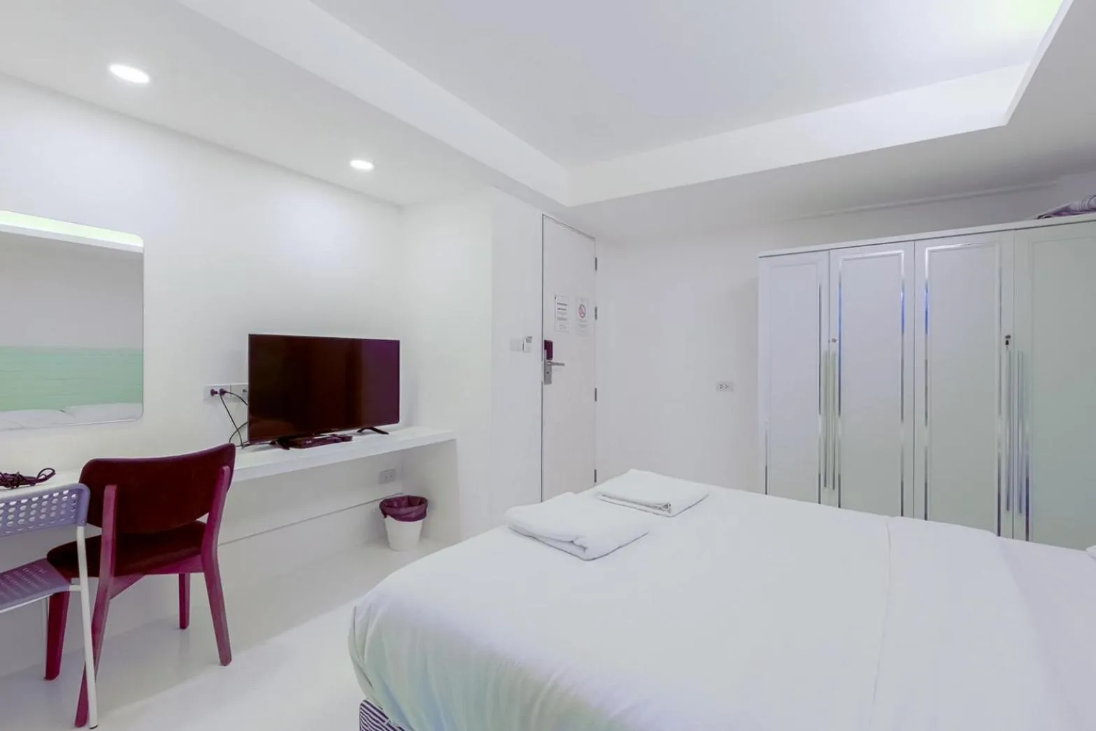 Bedroom, Bed in 24 Hills Hotel