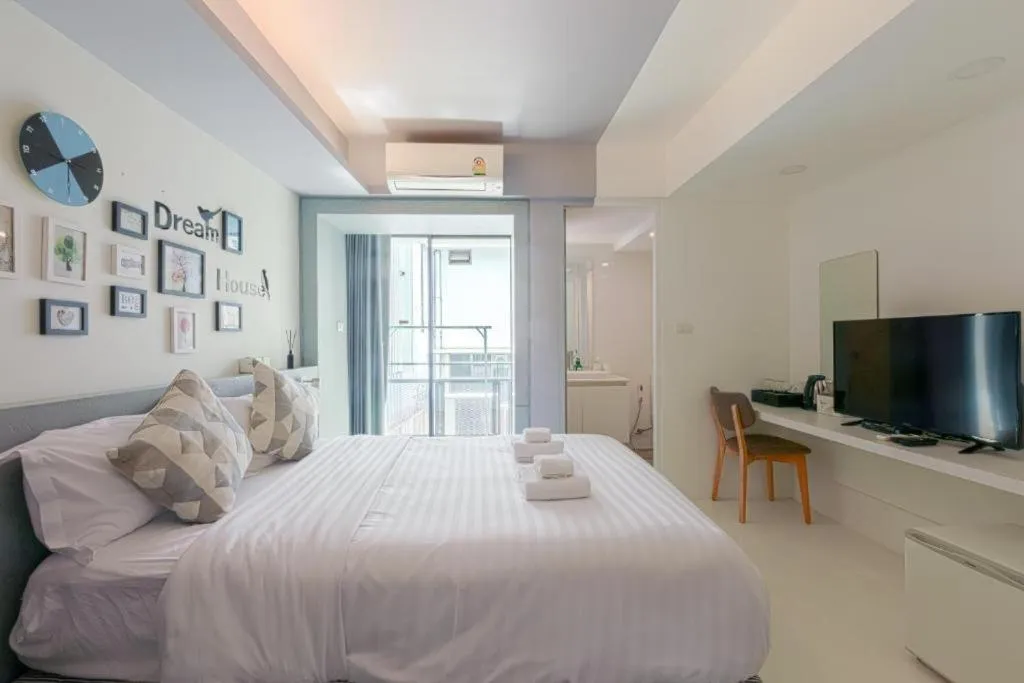 View (from property/room), Bed in Quite Grove Hotel