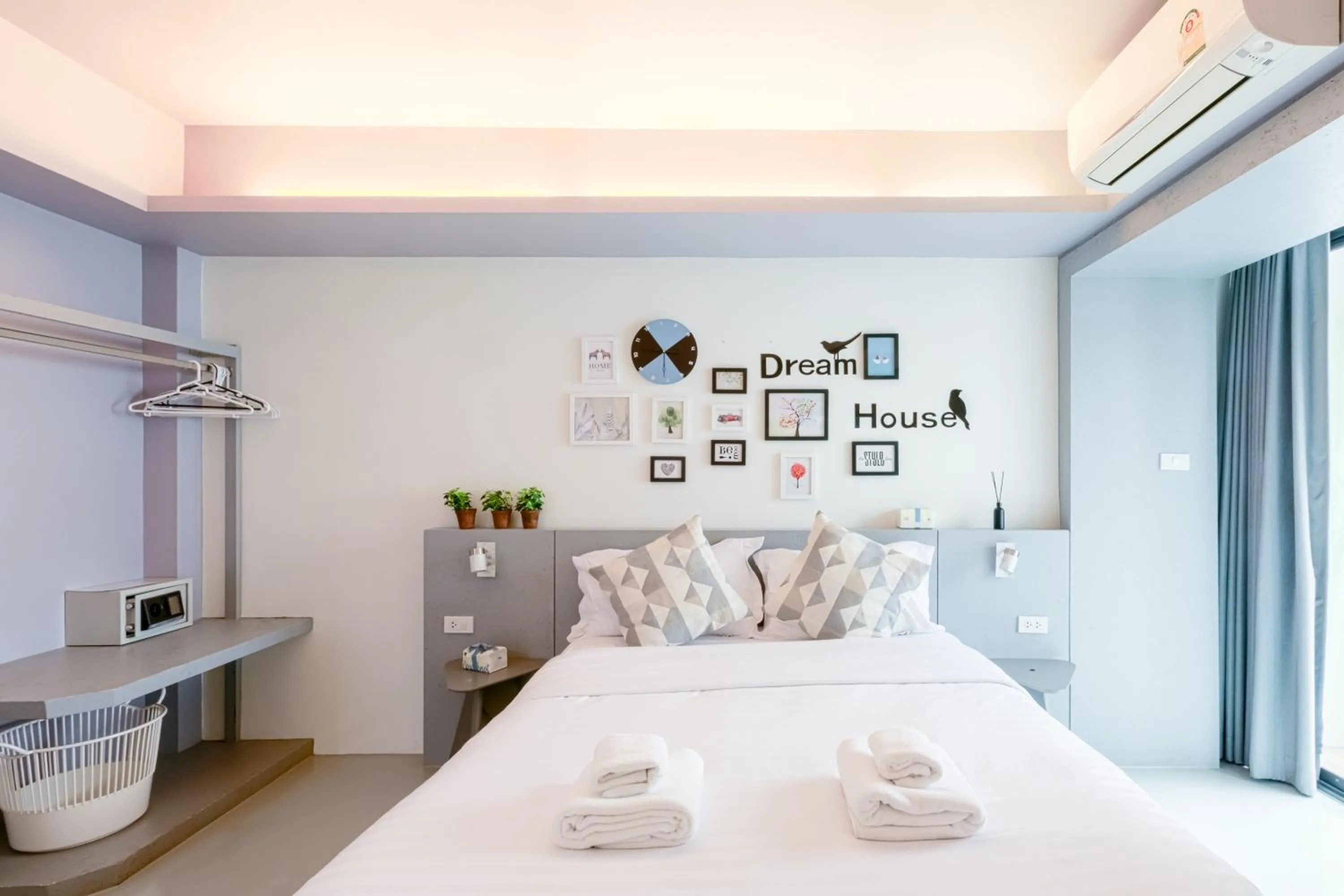 Bathroom, Bed in 24 Hills Hotel