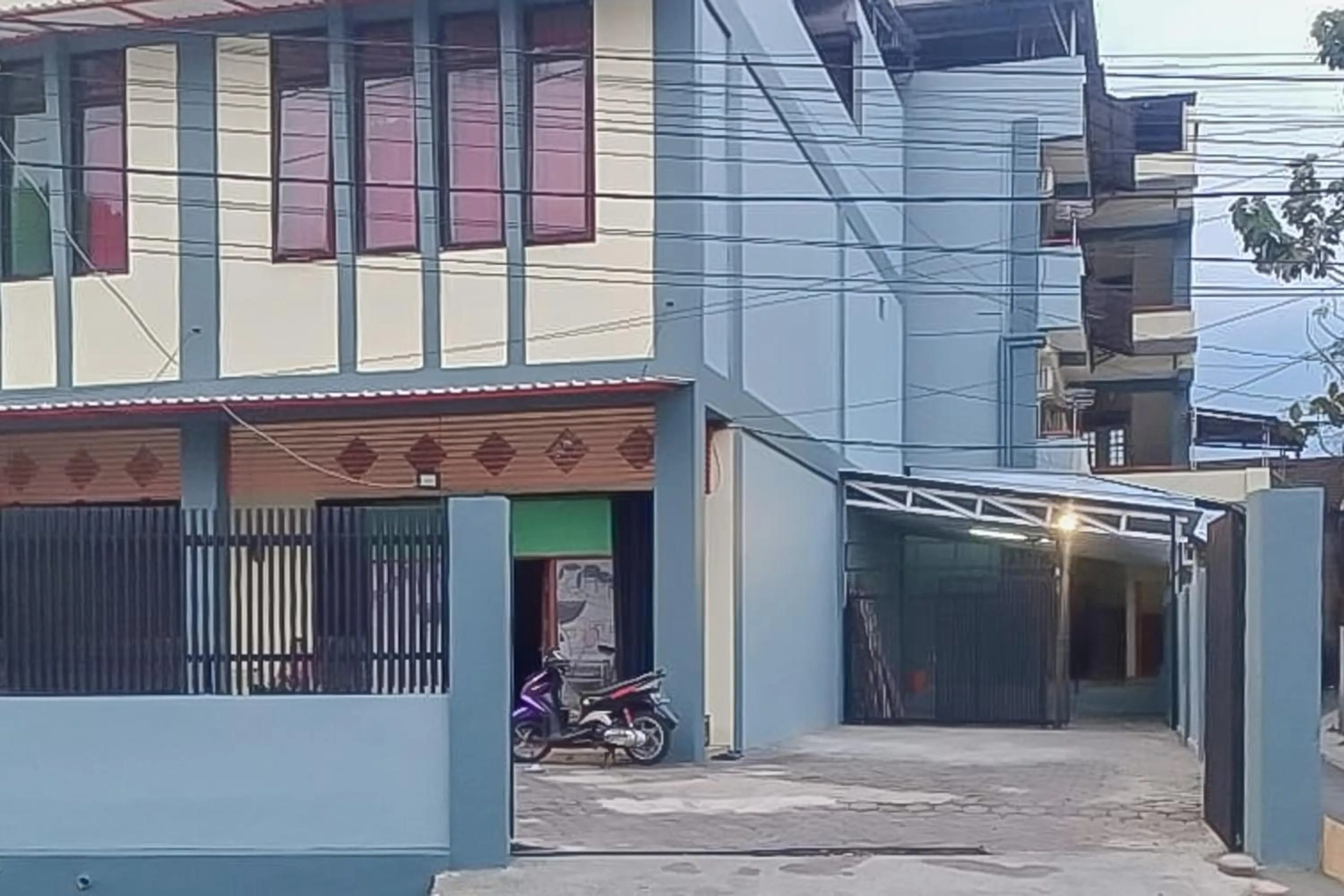 Facade/entrance in Urbanview Hotel Maharani Garut