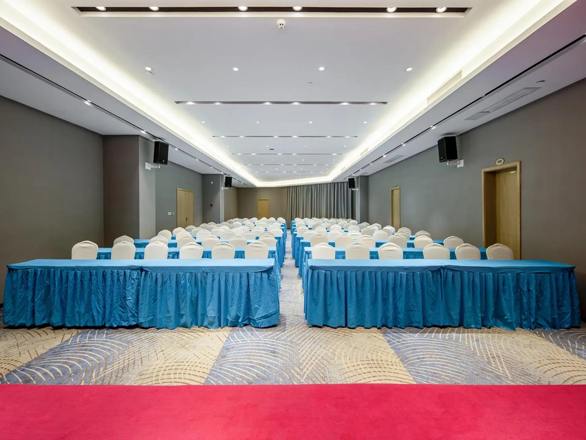 Meeting/conference room in Echarm Hotel Guigang Pingnan Central Plaza Branch