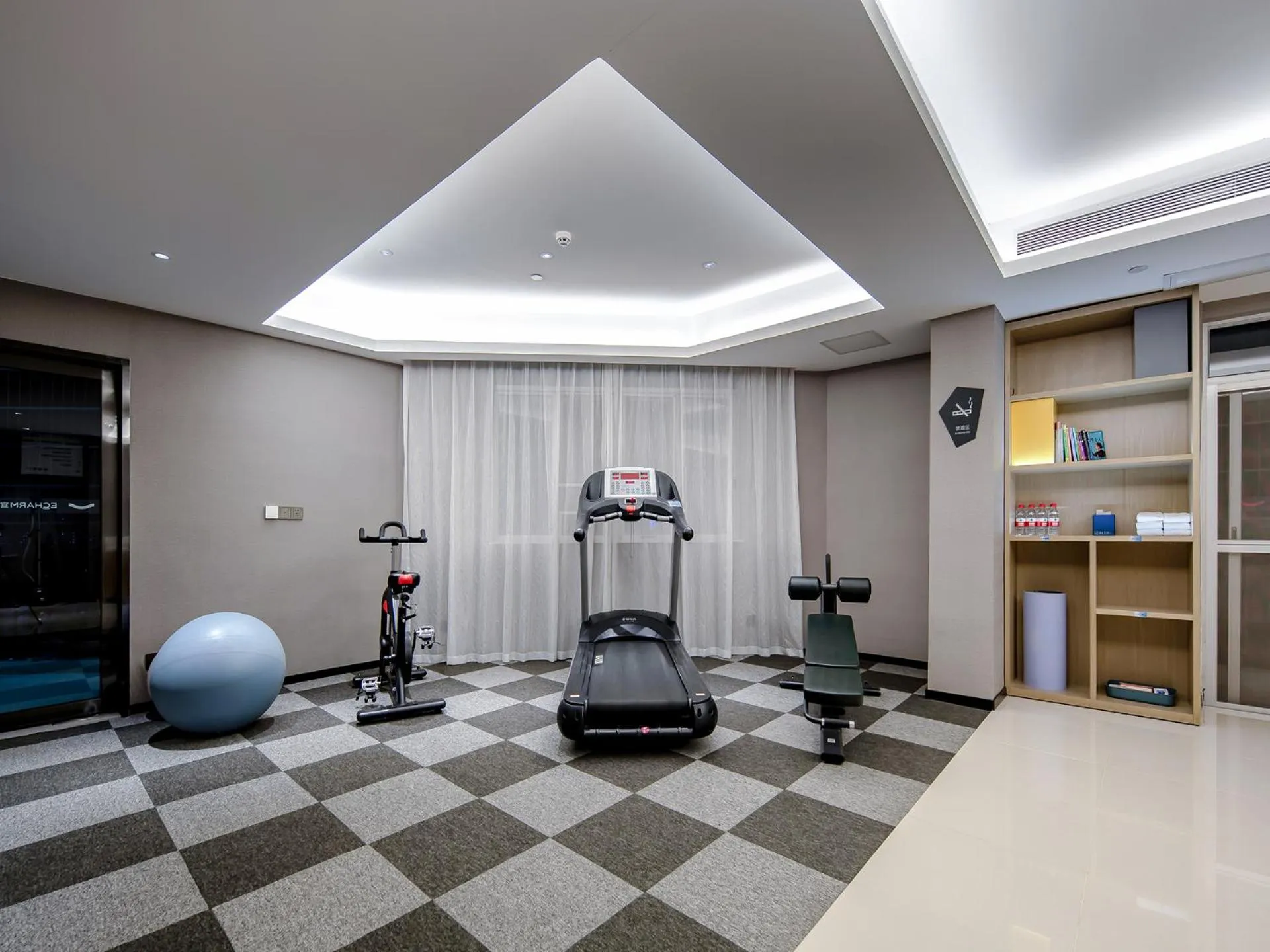 Fitness centre/facilities in Echarm Hotel Guigang Pingnan Central Plaza Branch