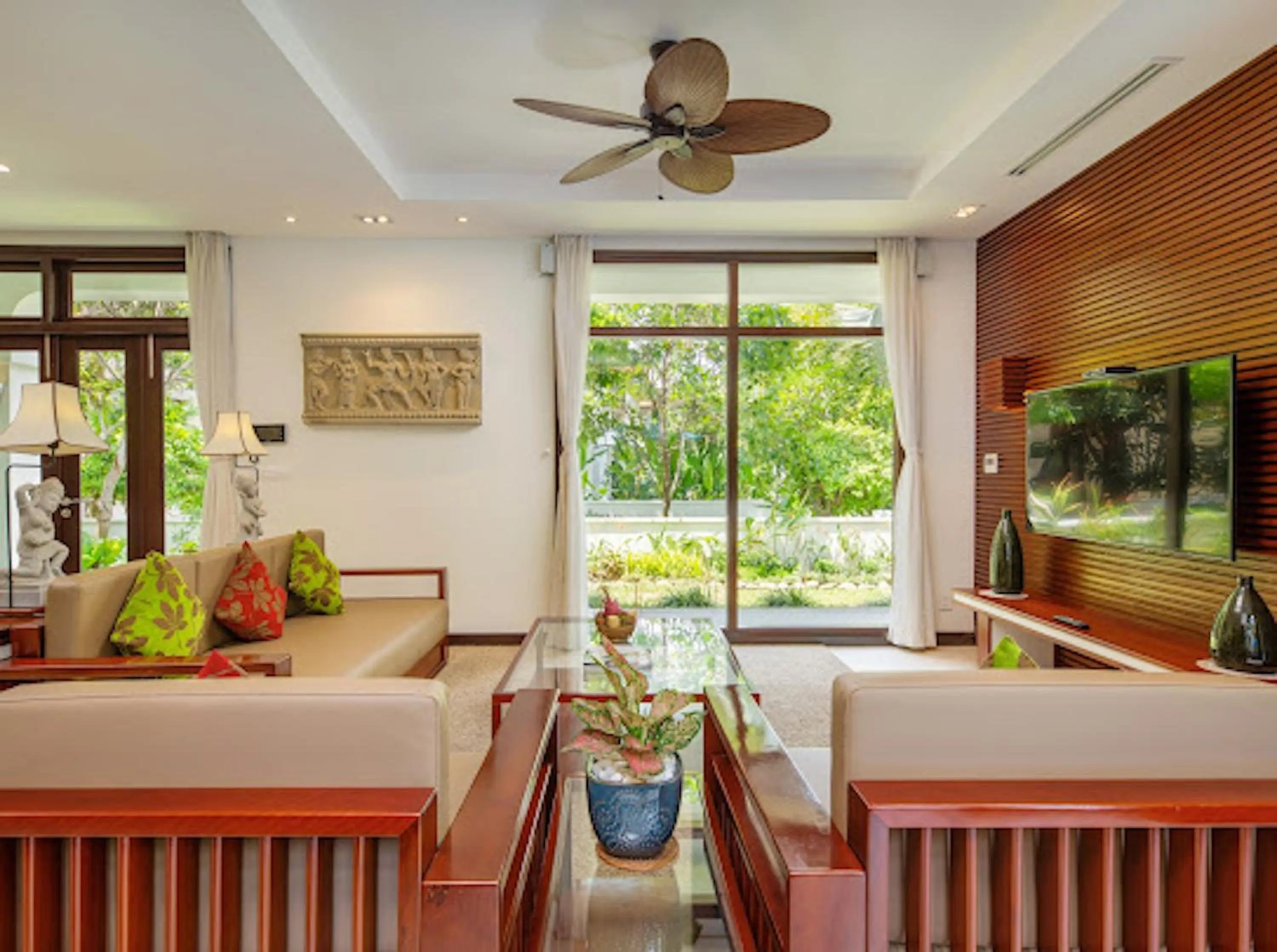 TV and multimedia in Purama Villas Luxury Resort Da Nang