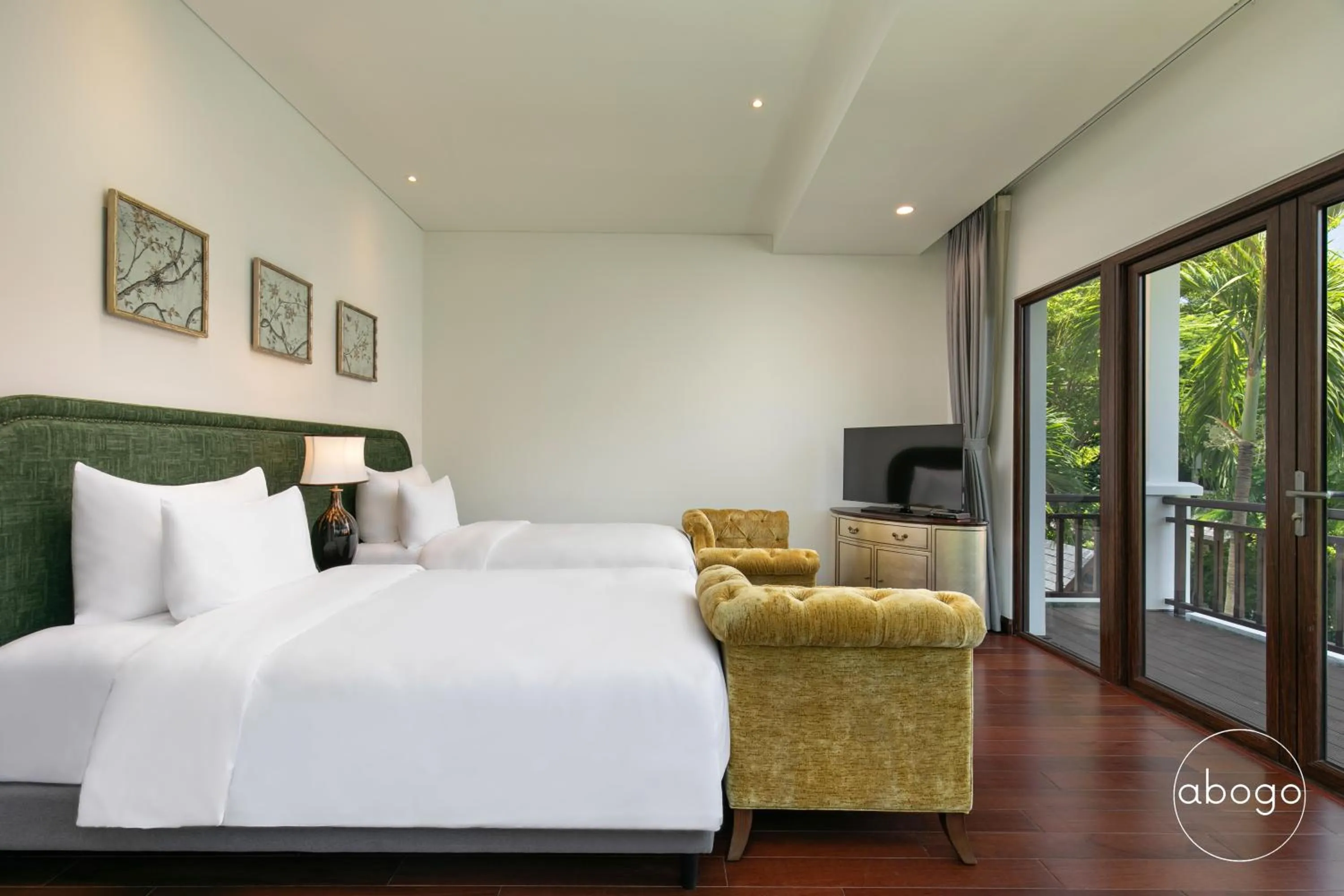 Communal lounge/ TV room, Bed in Purama Villas Luxury Resort Da Nang