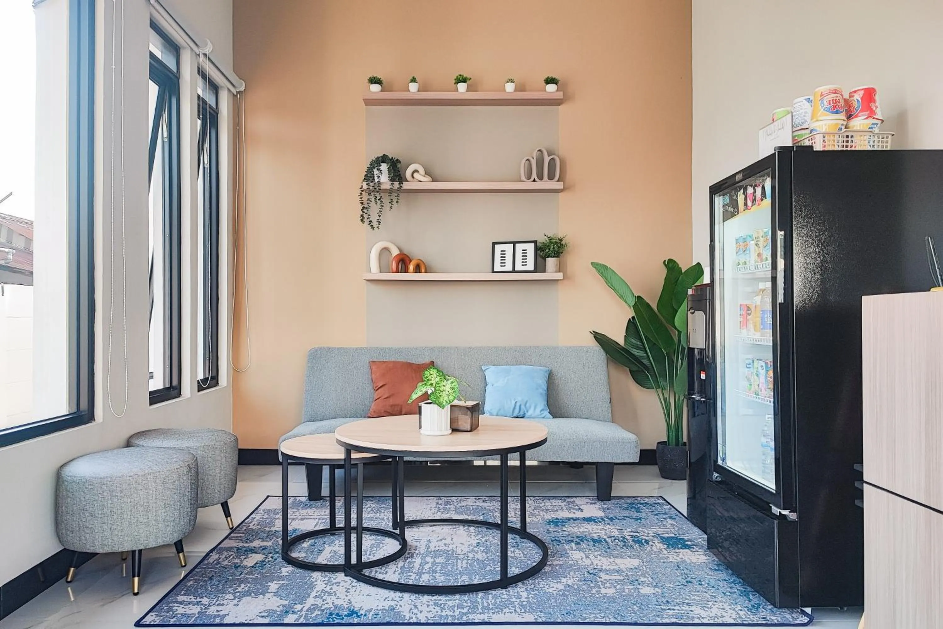 Seating area in Urbanview Hotel at Pesona Guest House Jambi