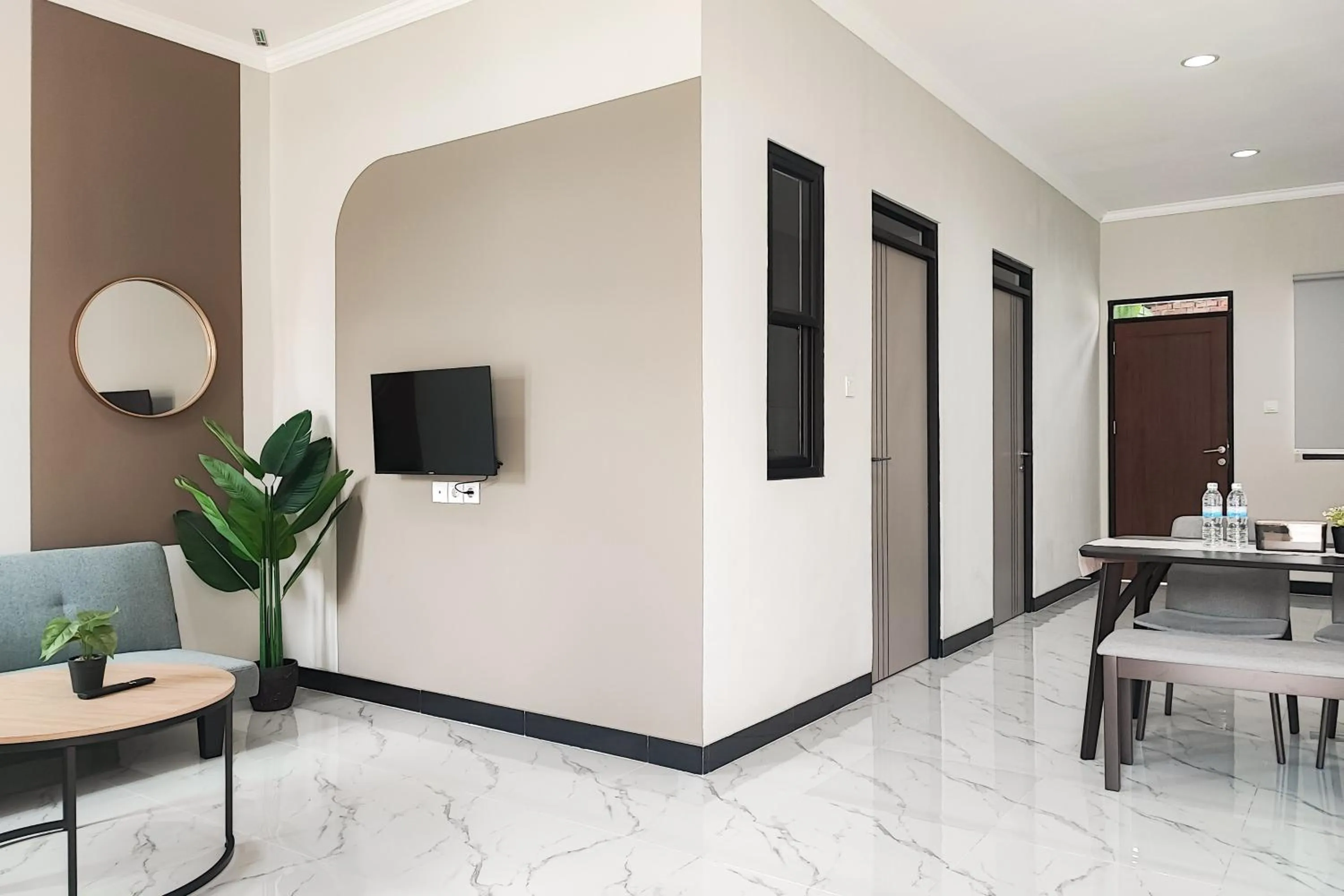 Seating area in Urbanview Hotel at Pesona Guest House Jambi